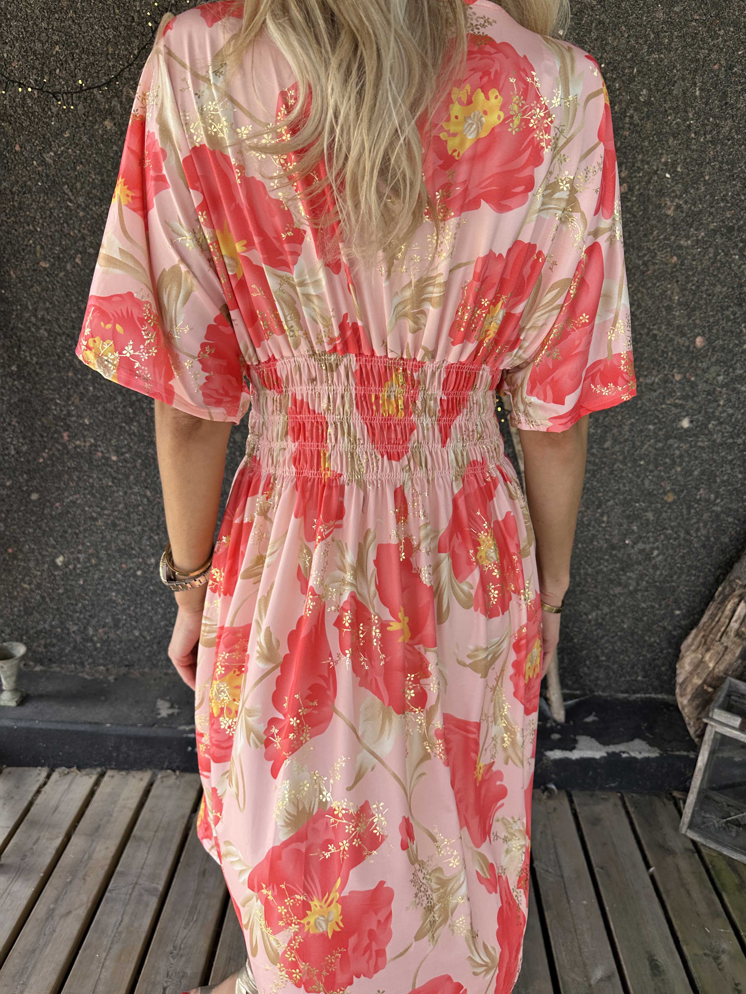 Pams Botanic Short - Elastisk kjole med blomstermotiver