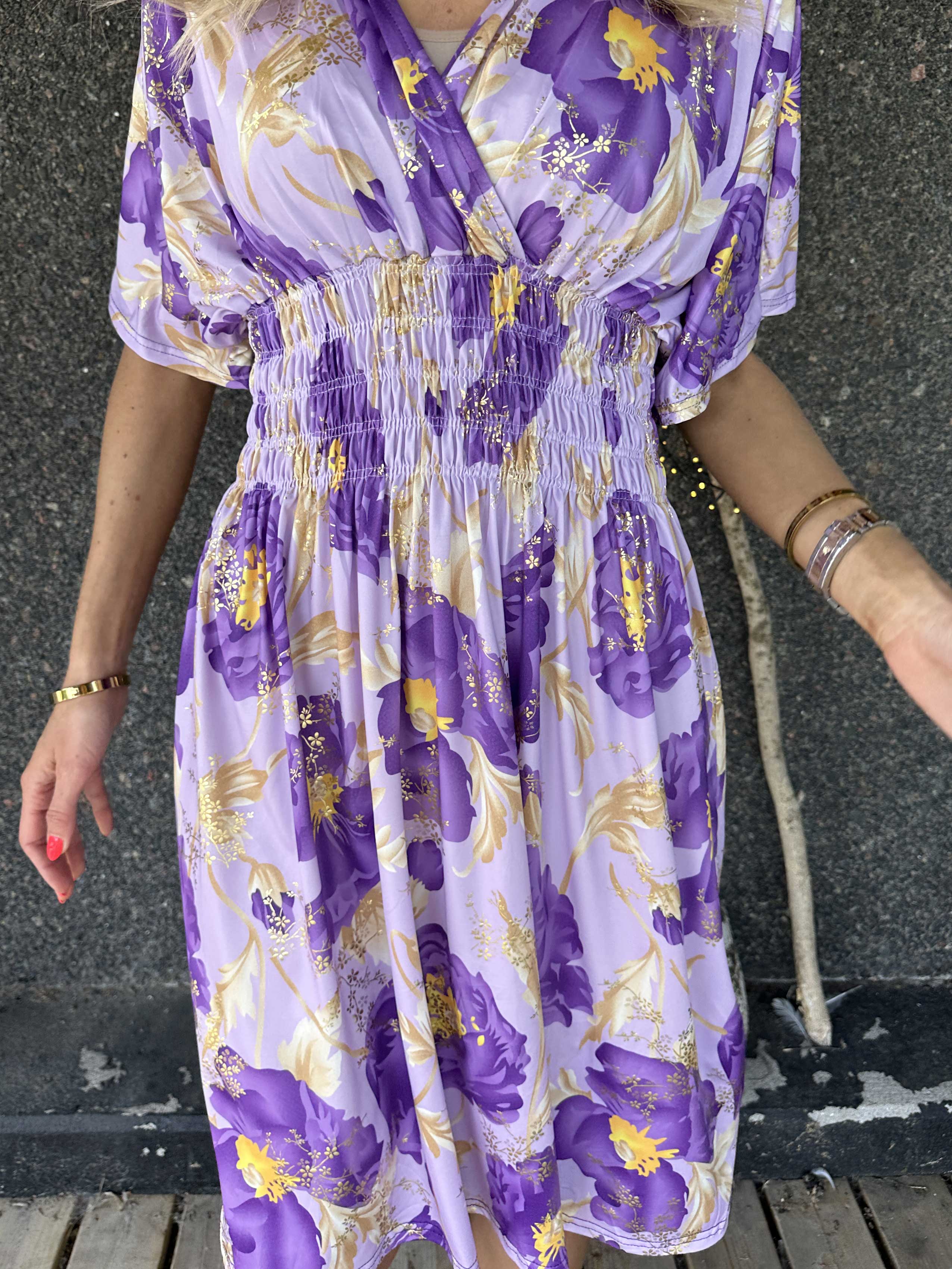 Pams Botanic Short - Elastisk kjole med blomstermotiver