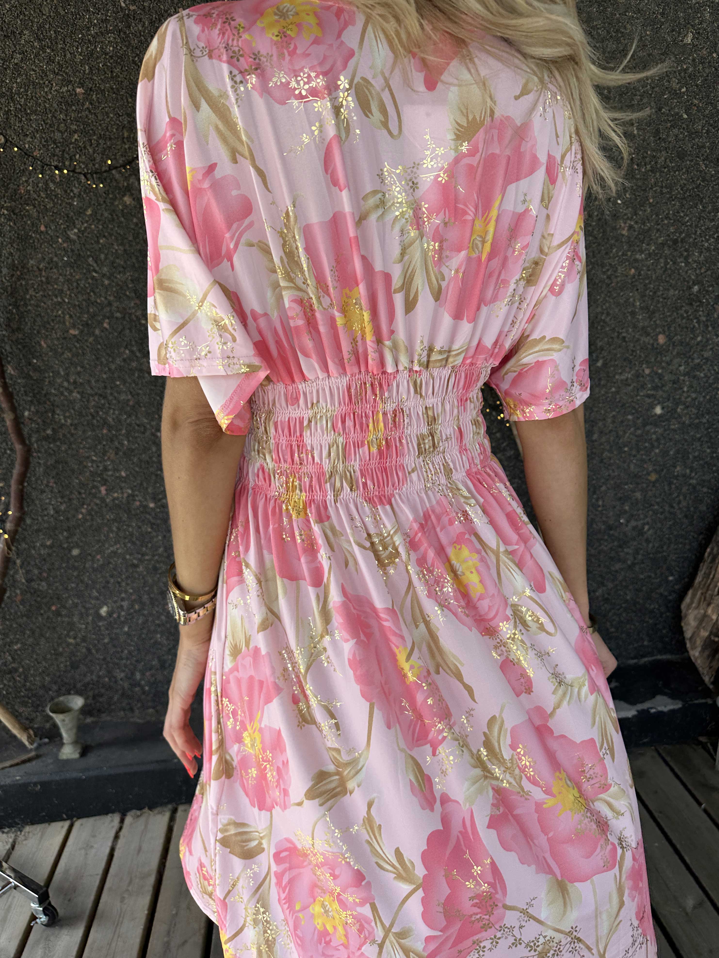 Pams Botanic Short - Elastisk kjole med blomstermotiver