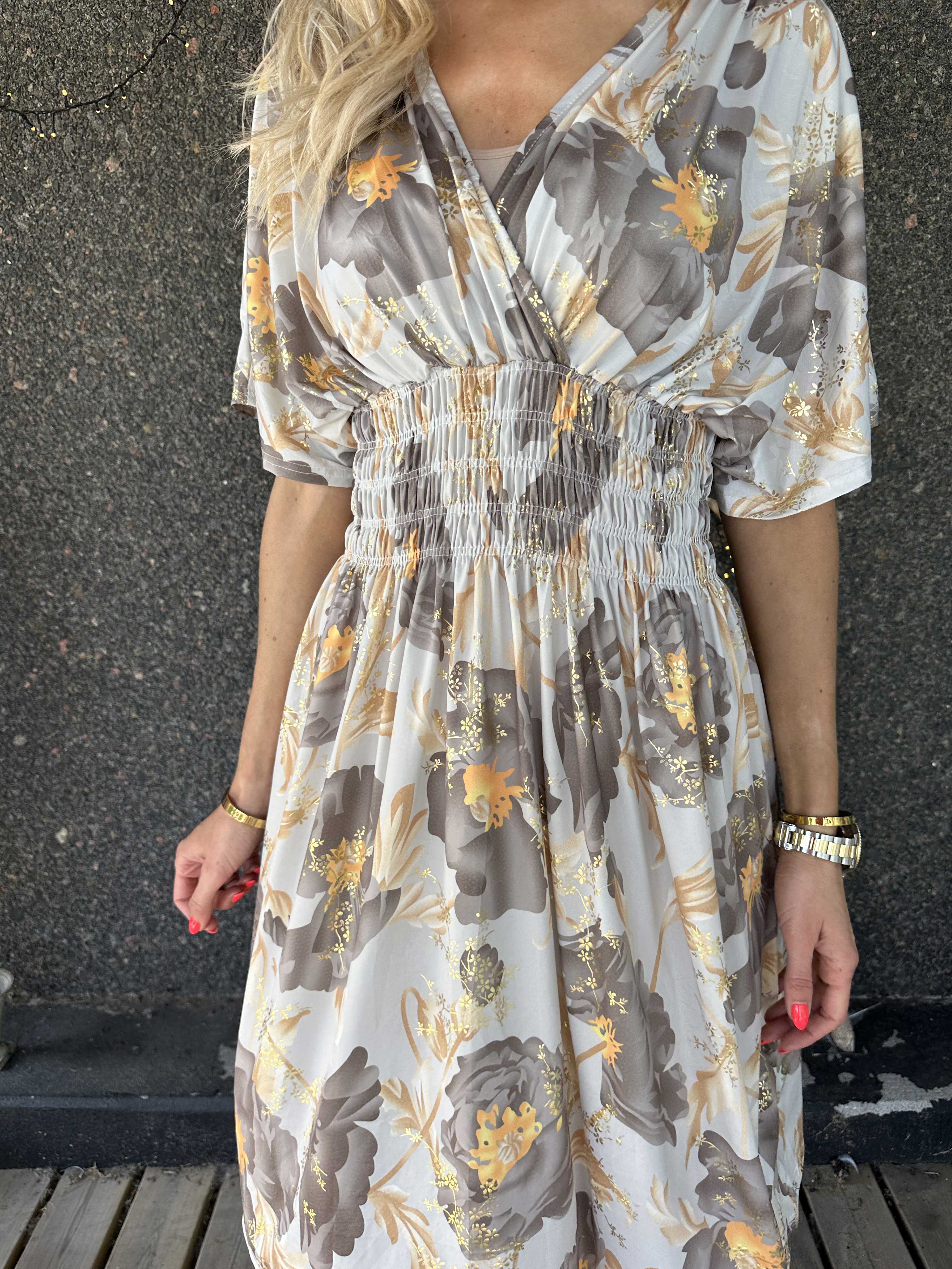 Pams Botanic Short - Elastisk kjole med blomstermotiver