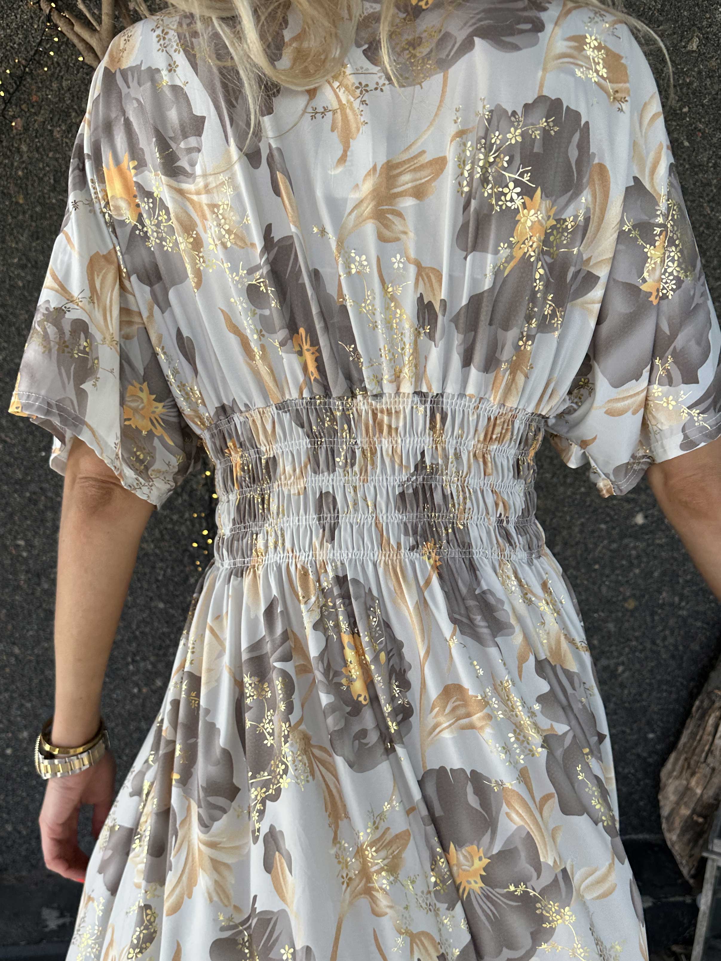 Pams Botanic Short - Elastisk kjole med blomstermotiver