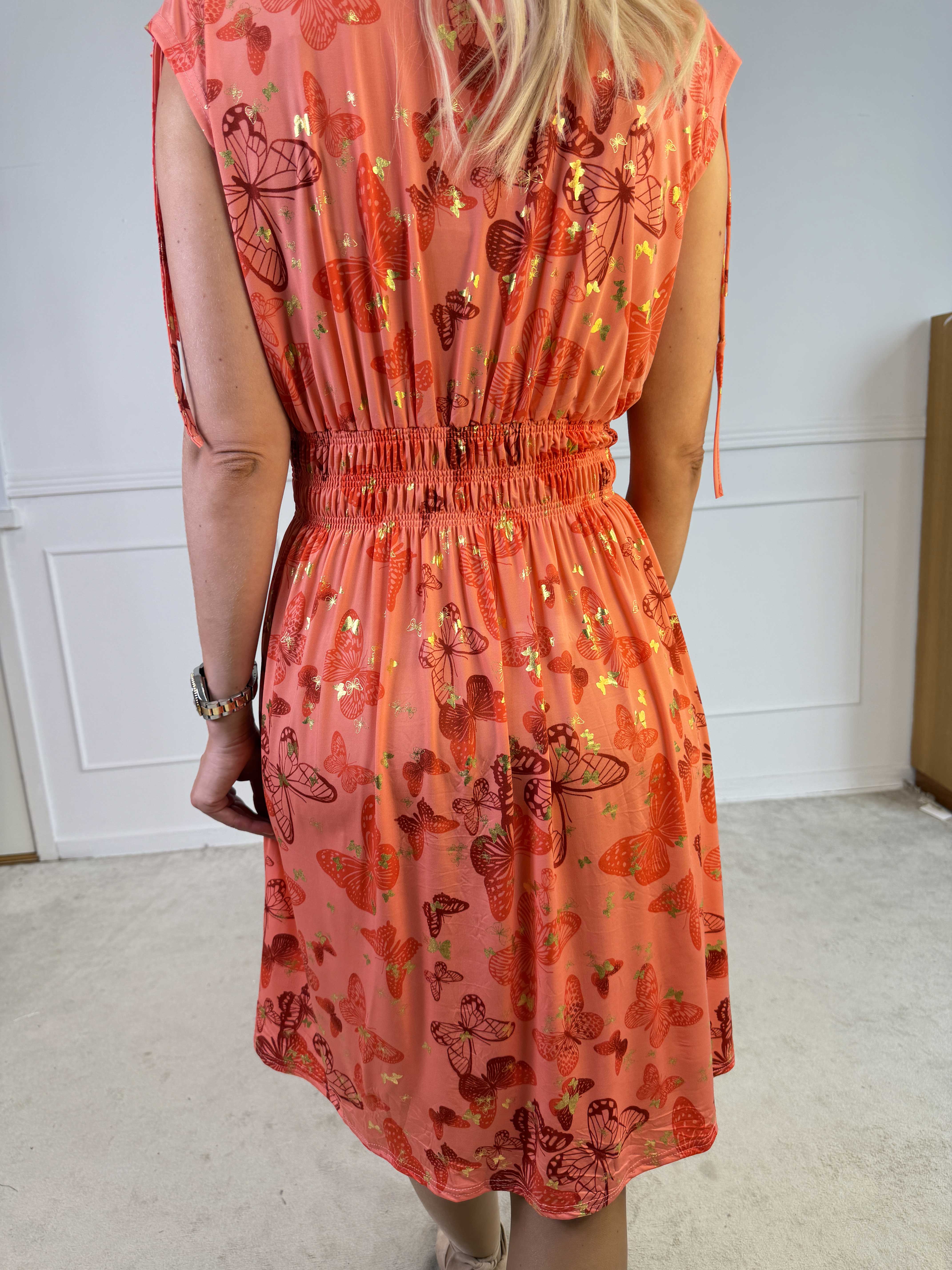 Pams Butterfly Sleeveless Short - Elastisk kjole med sommerfugleprint og smock i livet