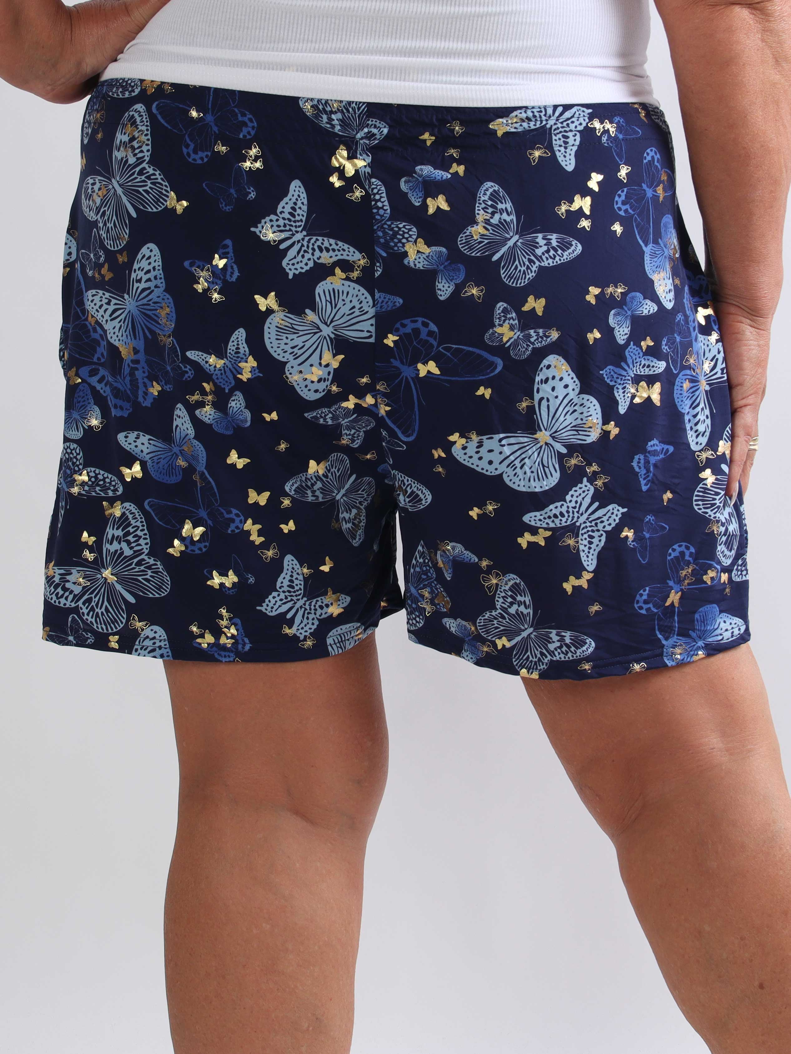 Pams Butterfly Shorts - Plus size shorts med sommerfugleprint og gulddetaljer