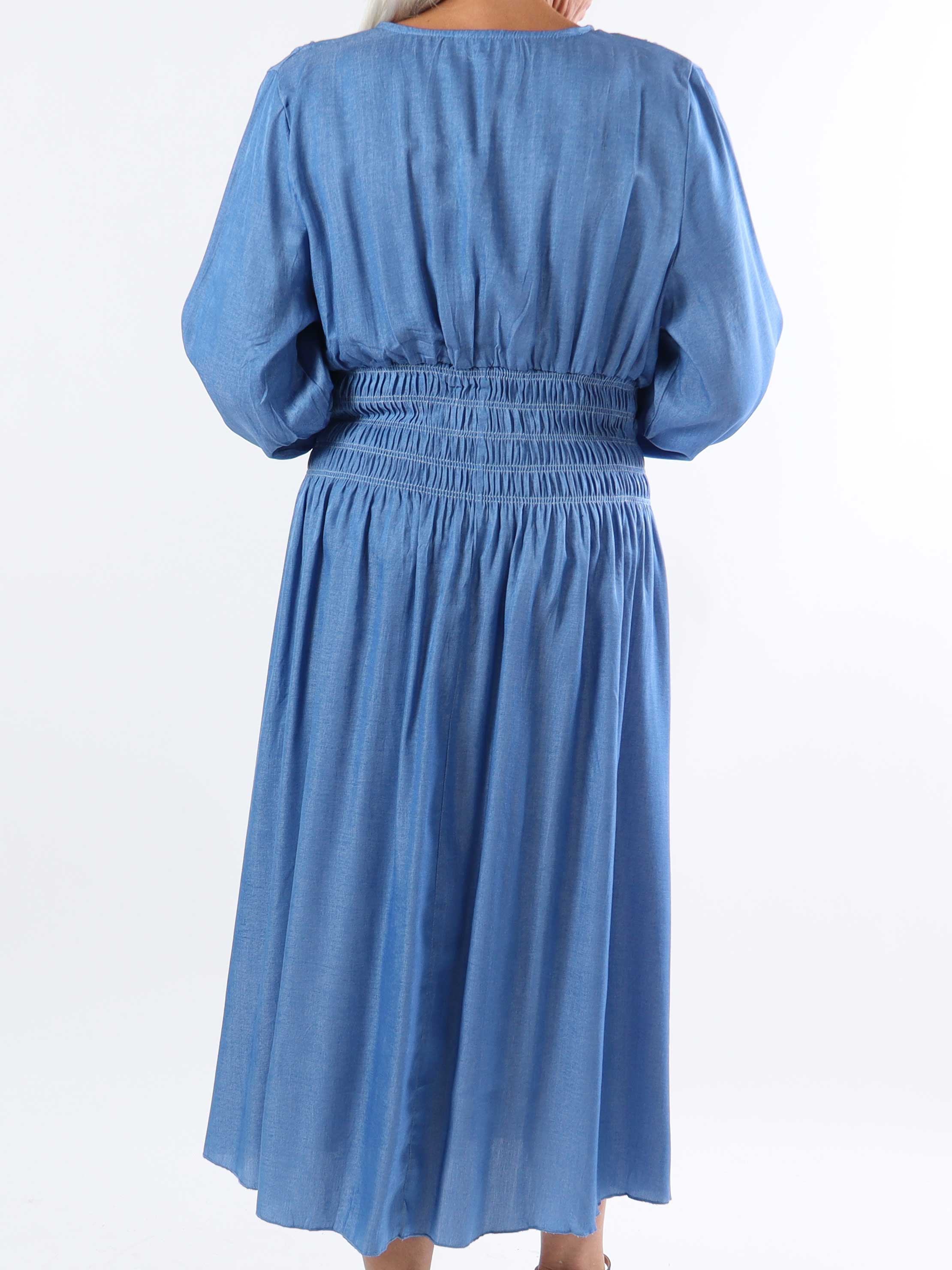 Pams Denim Midi L/S - Plus size kjole med smock i livet