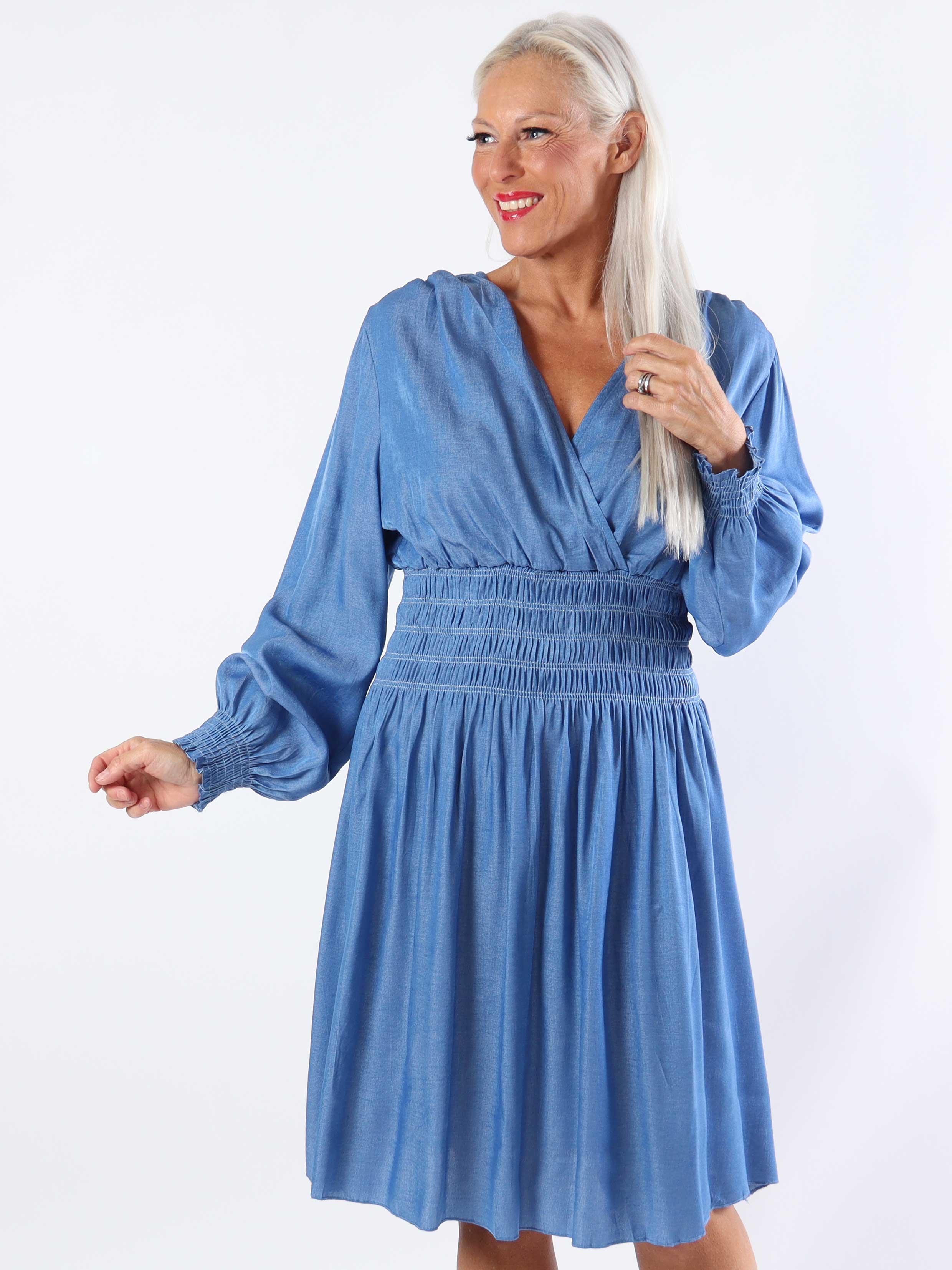 Pams Denim Short L/S - Plus size kjole med smock i livet