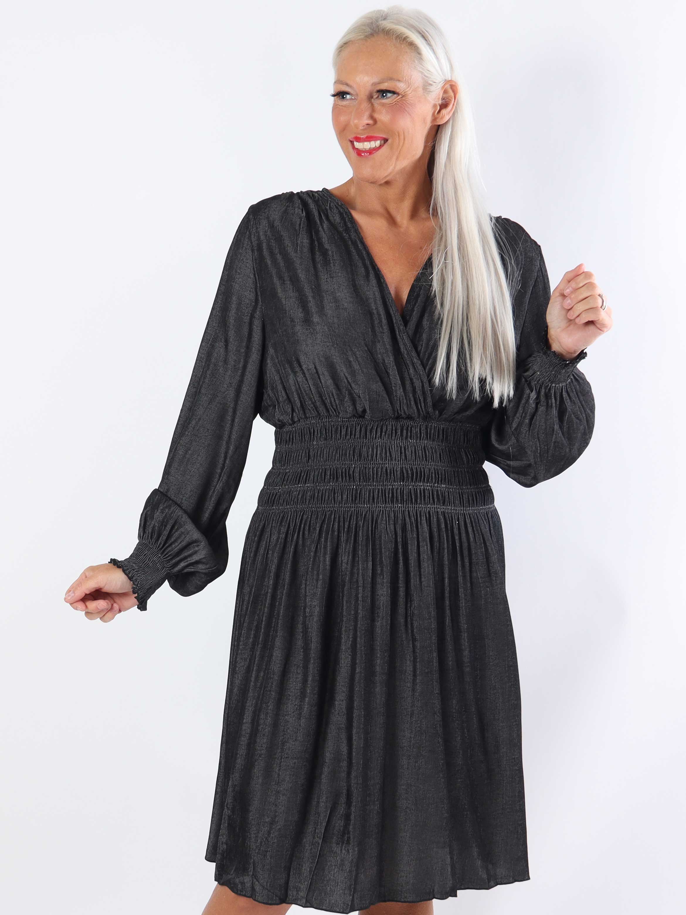 Pams Denim Short L/S - Plus size kjole med smock i livet