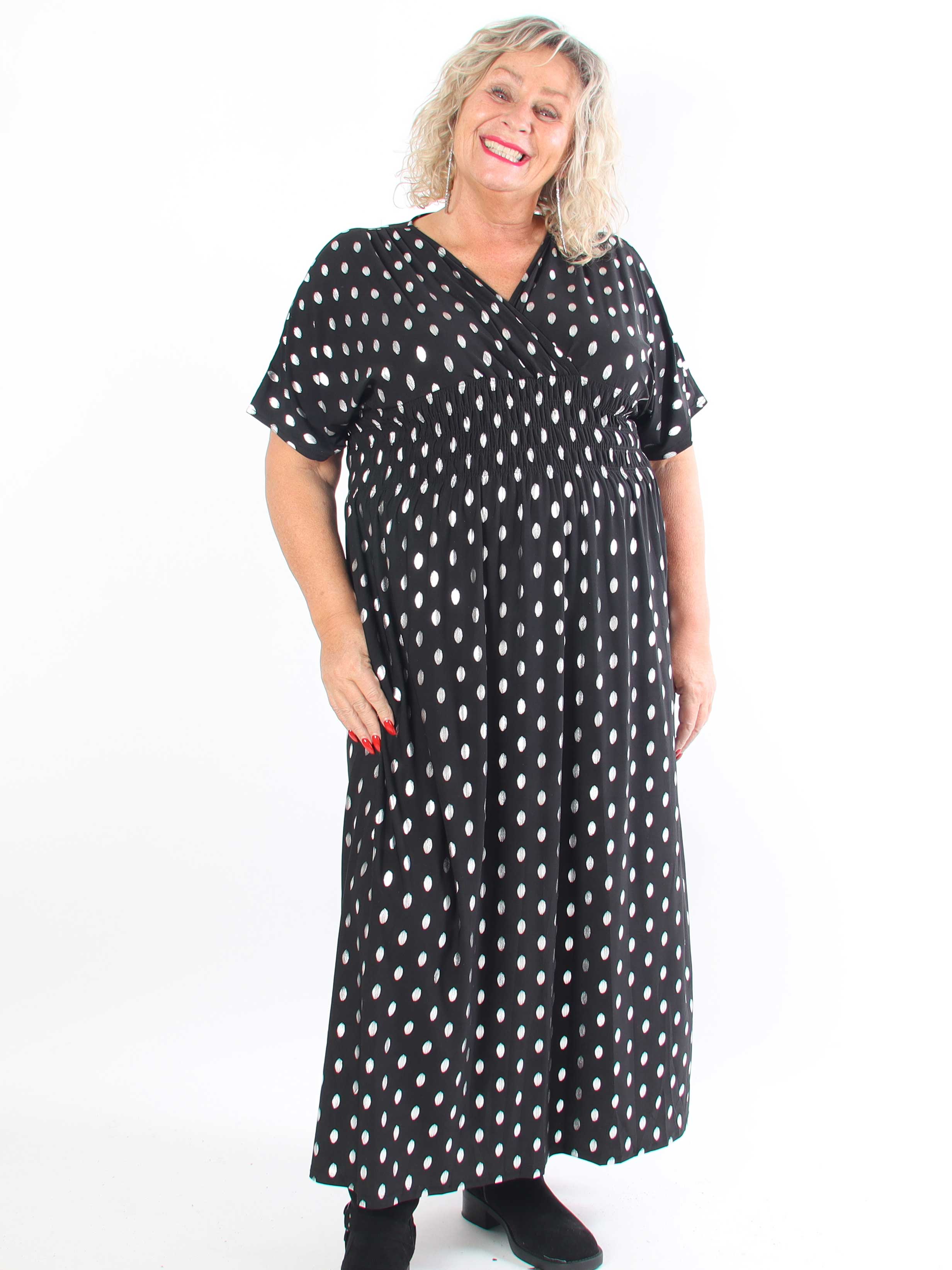 Pams Dot - Lang elastisk plus size kjole med prikket detaljer