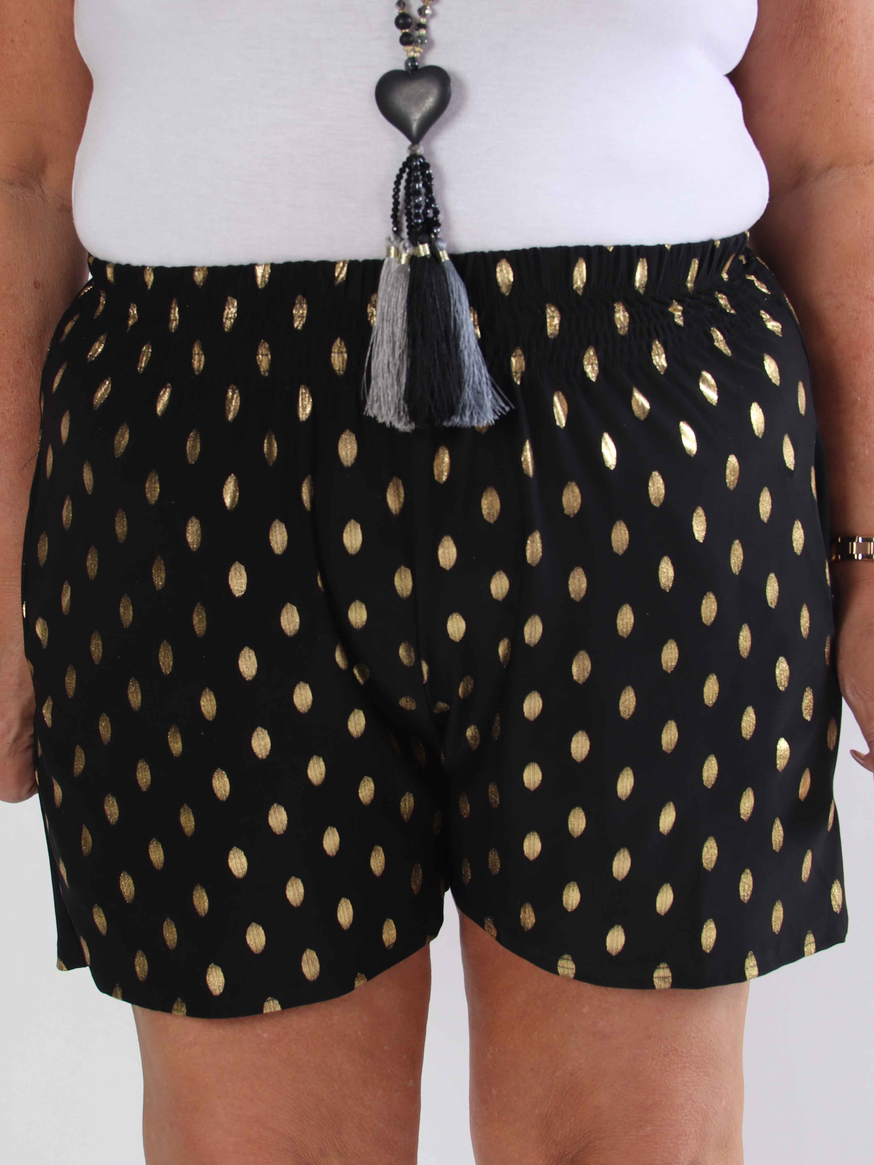 Pams Dot Shorts - Plus size shorts i elastisk stof med guld dutter