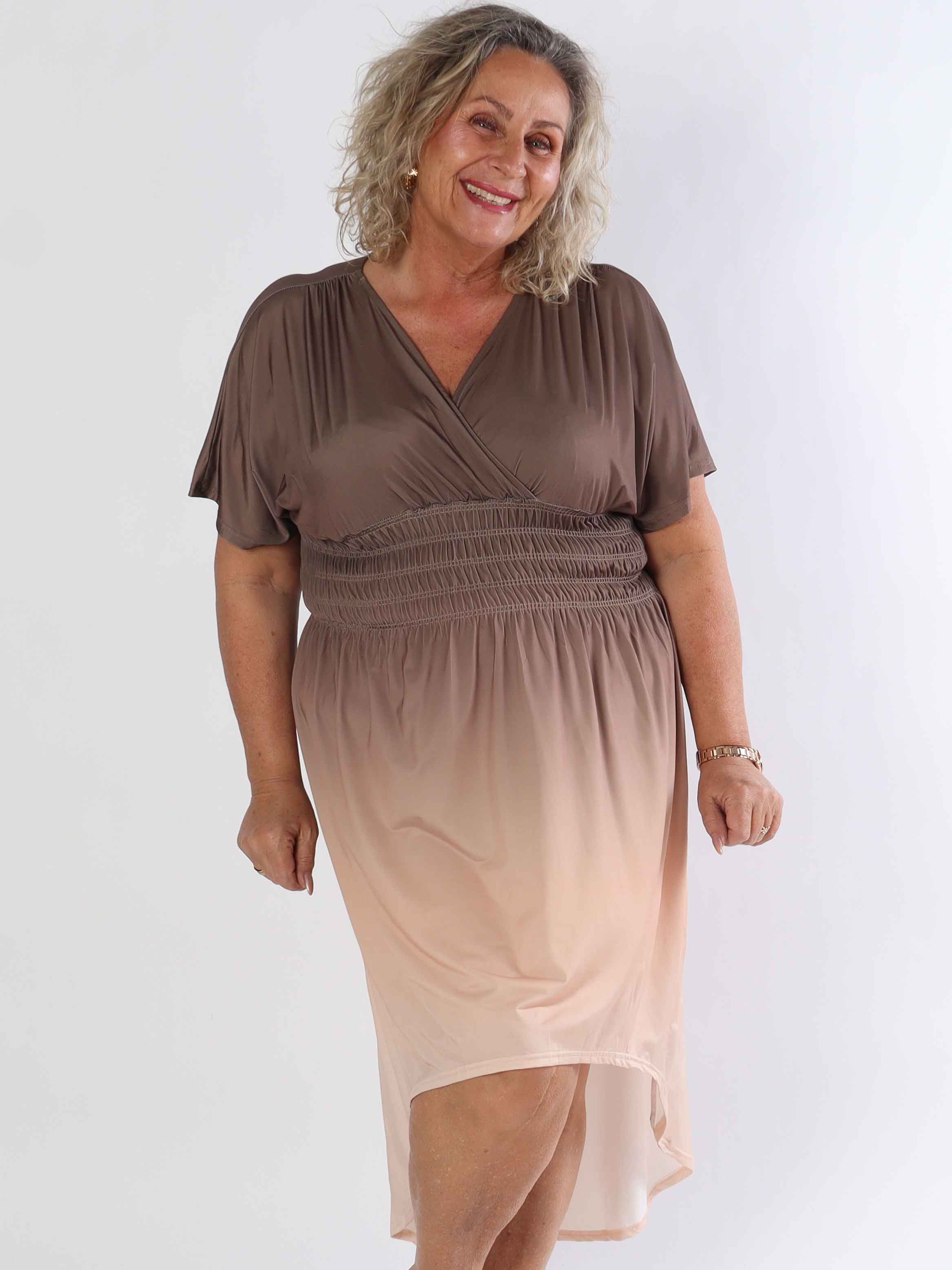 Pams Fade High-low - Elastisk flerfarvet plus size kjole