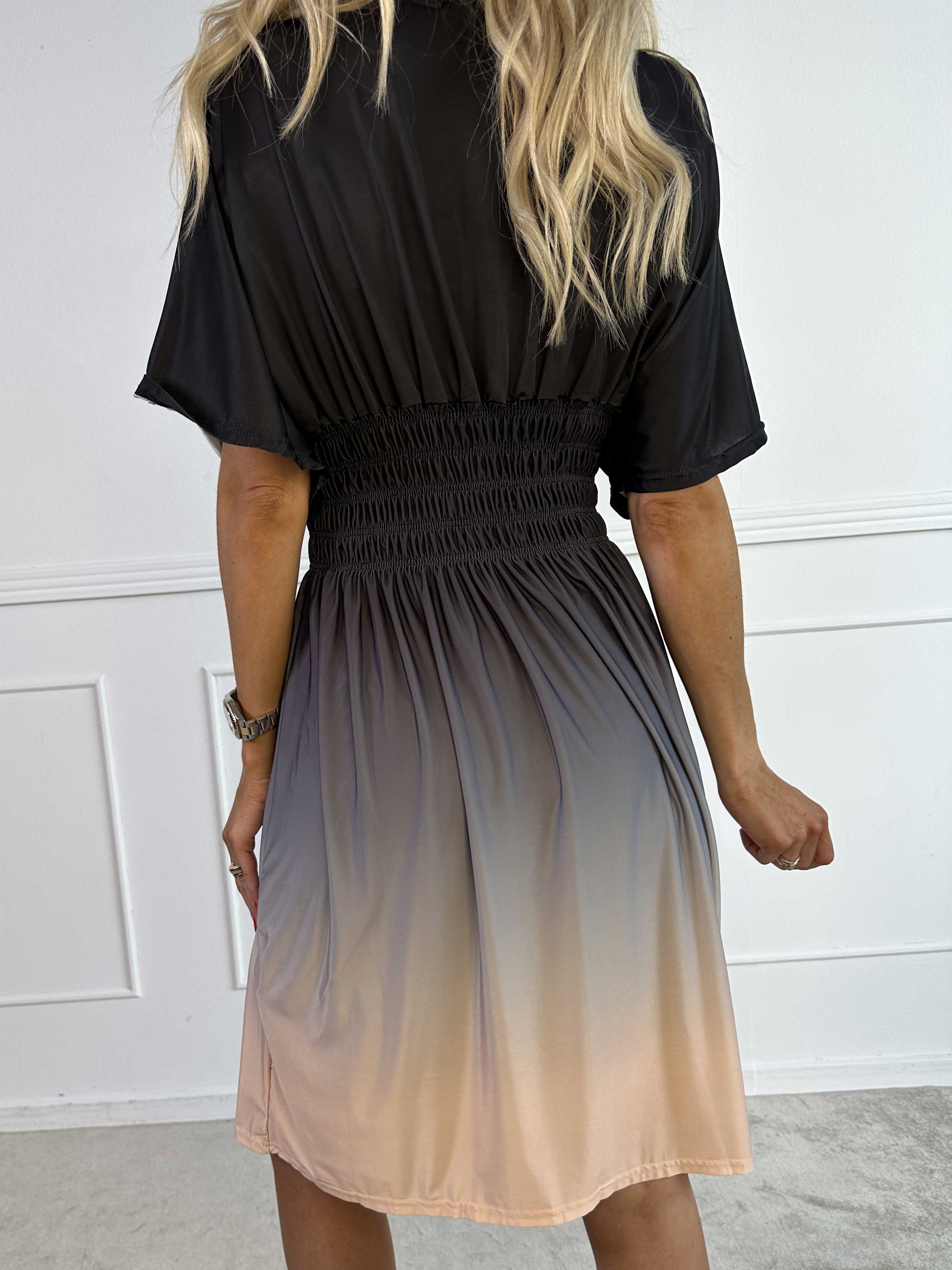 Pams Fade Short - Flerfarvet elastisk kjole