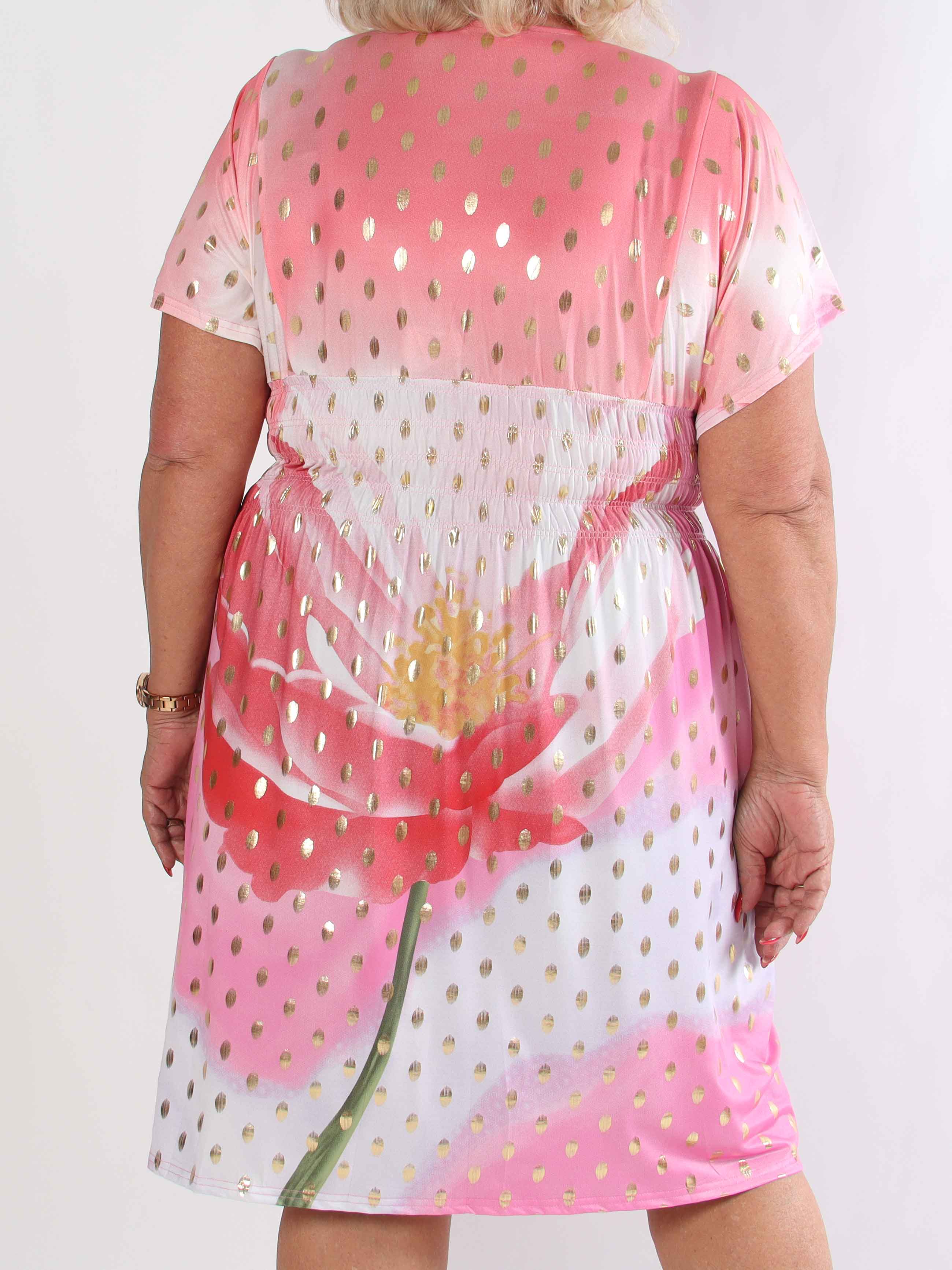 Pams Field Short - Kort elastisk plus size kjole med blomstermotiv og guld dutter