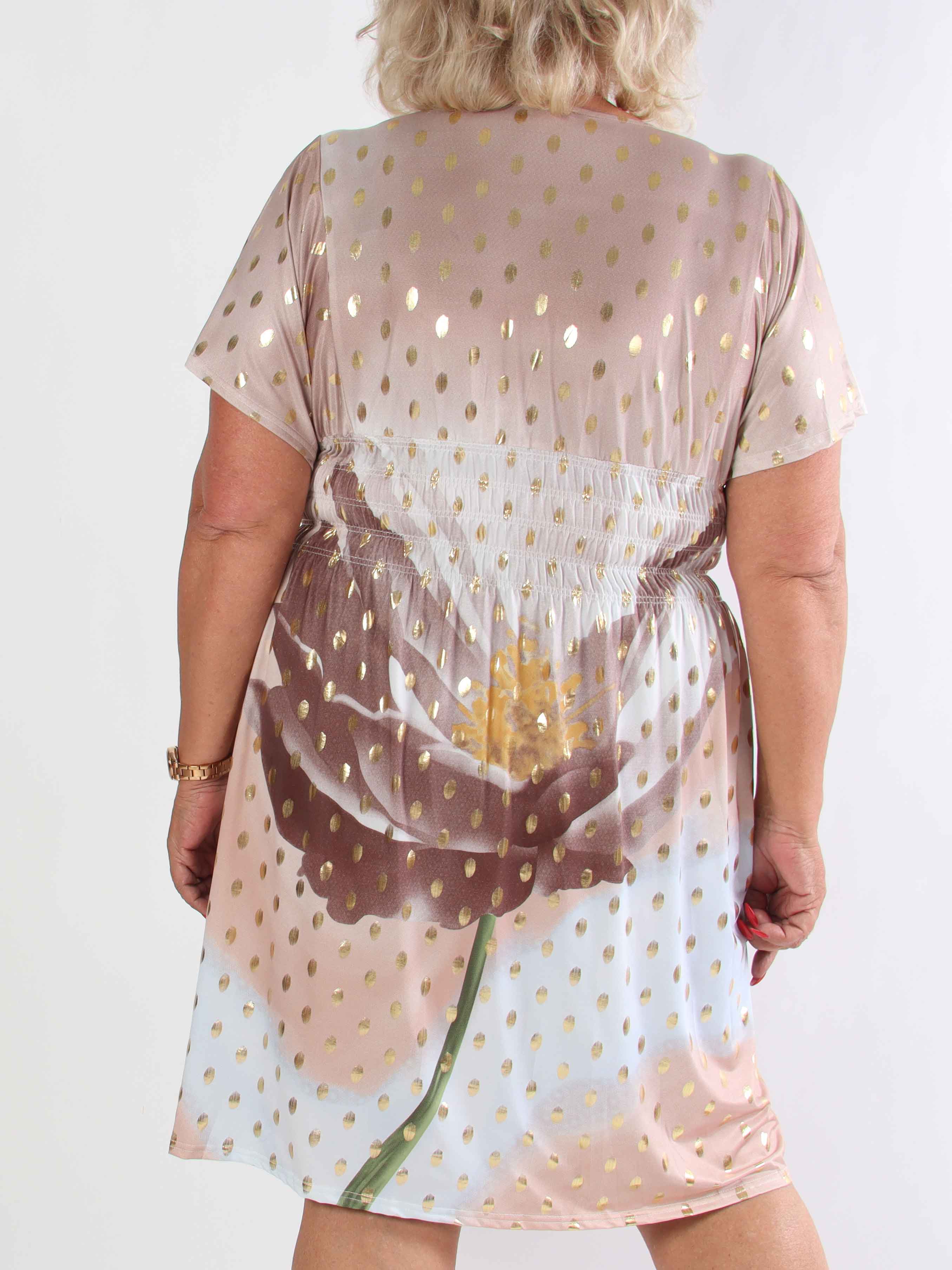 Pams Field Short - Kort elastisk plus size kjole med blomstermotiv og guld dutter