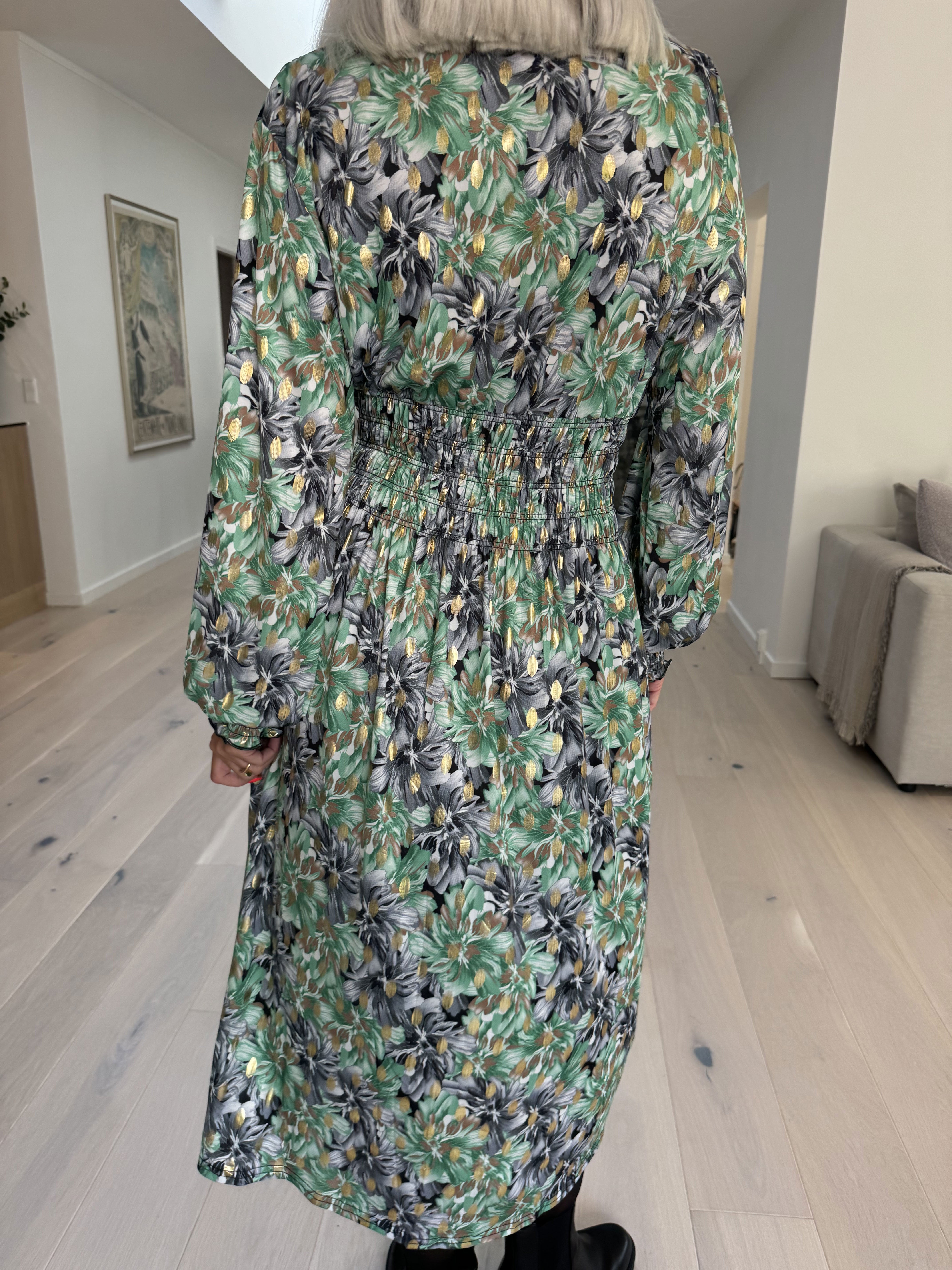 Pams Floral Midi L/S - Elastisk kjole i krølfrit stof