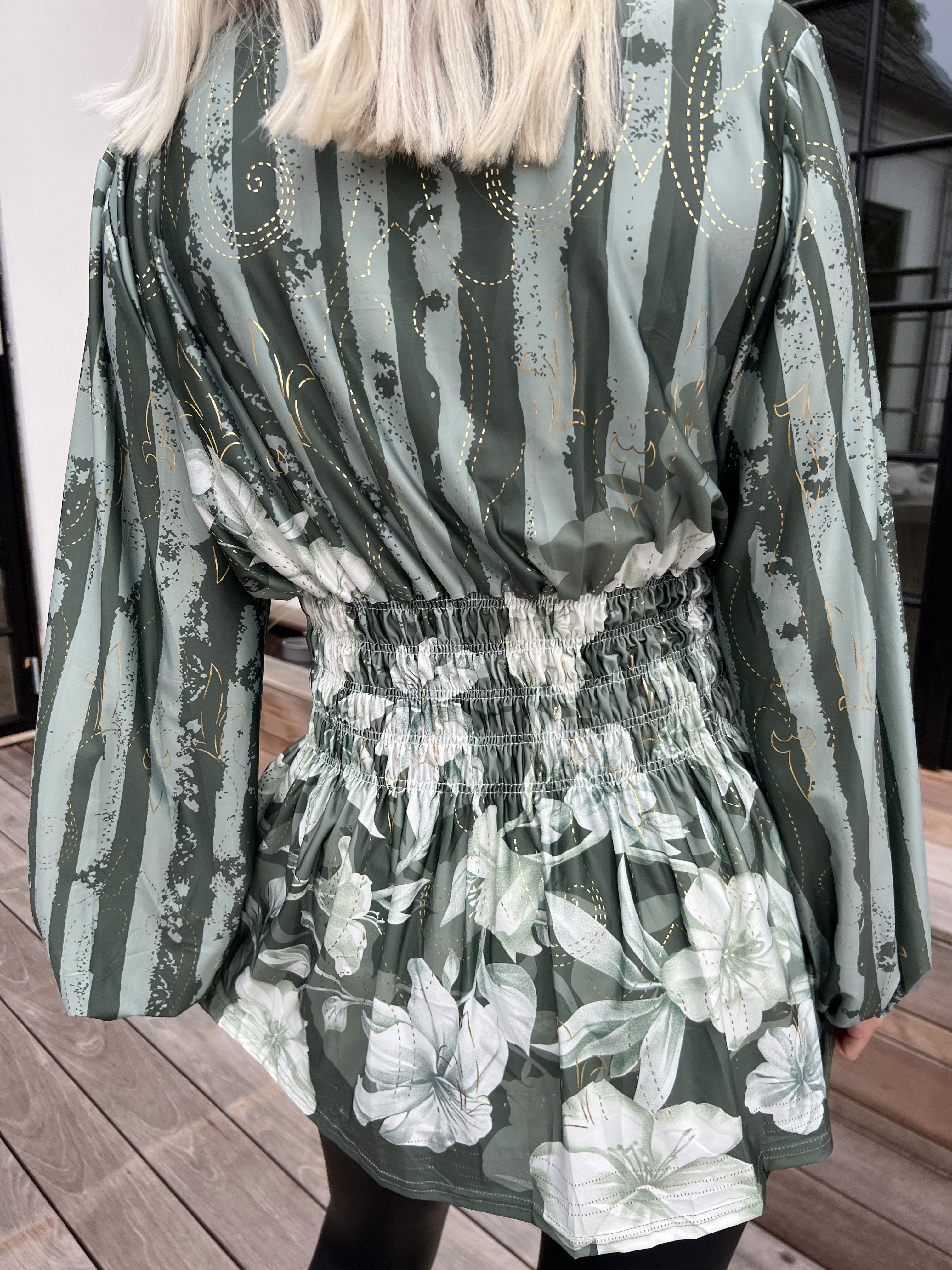 Pams Floral Stripe Shirt L/S - Elastisk bluse med blomsterprint og guld detaljer