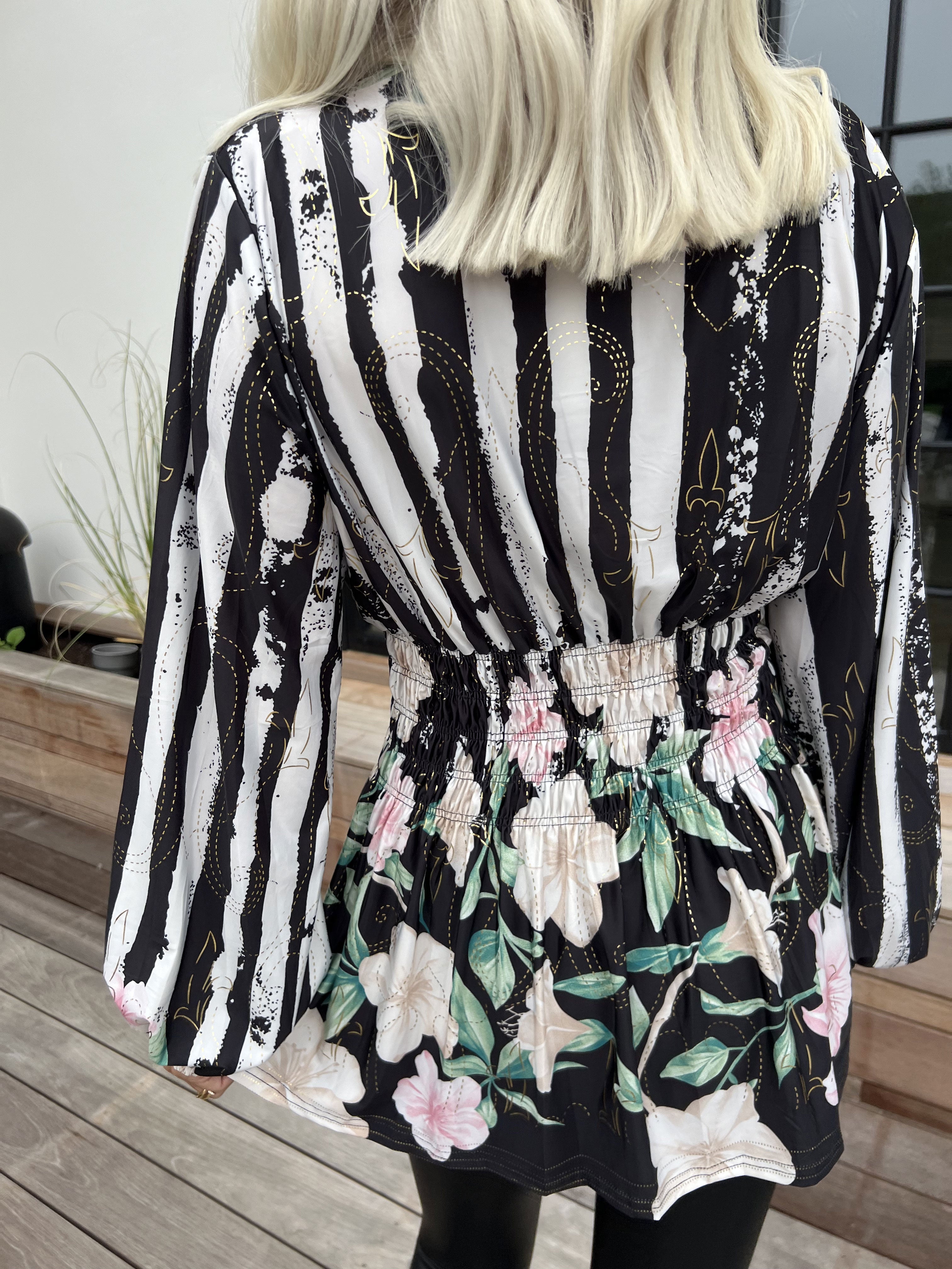 Pams Floral Stripe Shirt L/S - Elastisk bluse med blomsterprint og guld detaljer