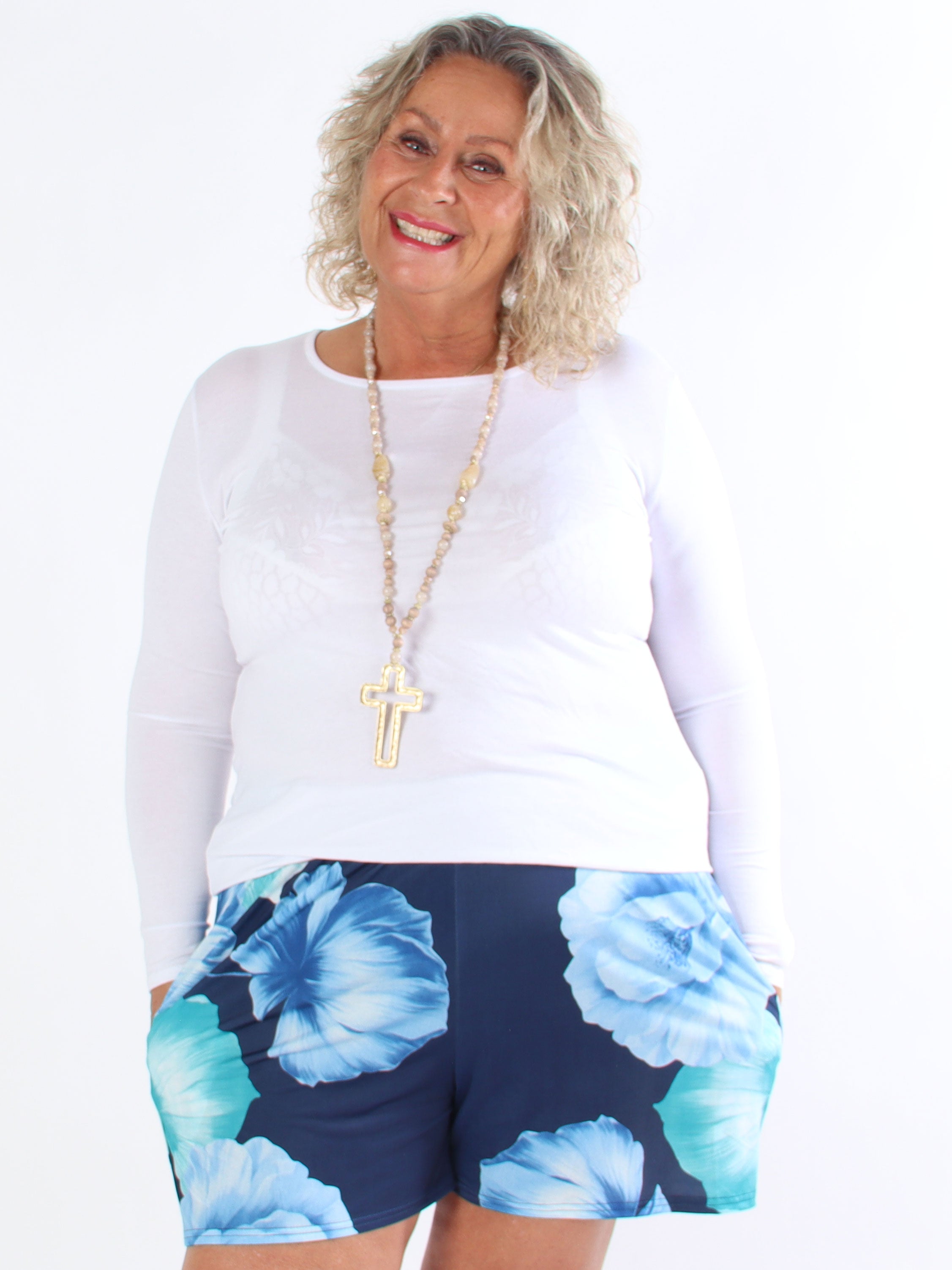 Pams Flower Shorts - Elastiske plus size shorts med blomsterprint