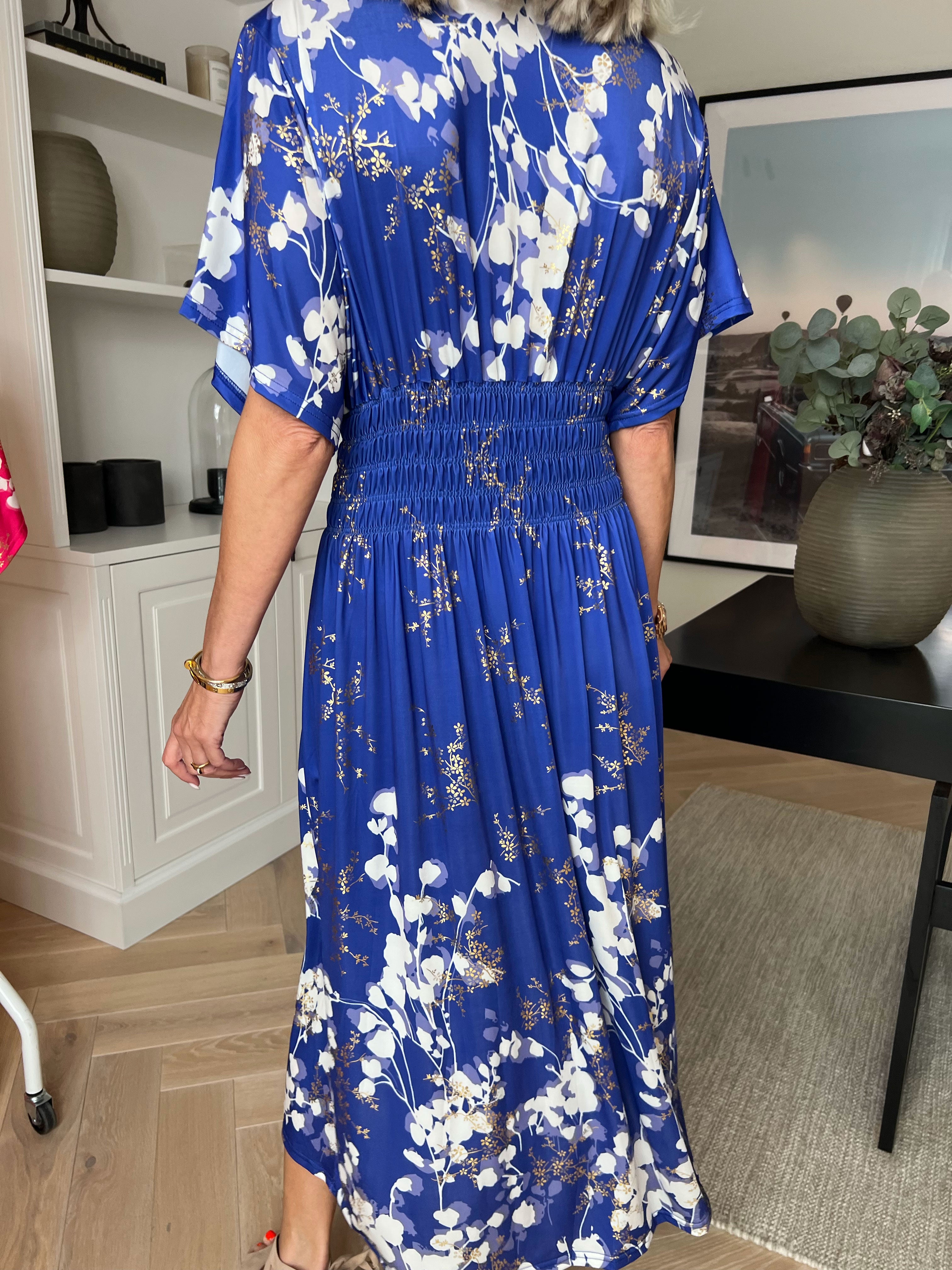 Pams Gilded Midi - Elastisk kjole med blomsterprint og guld blade.