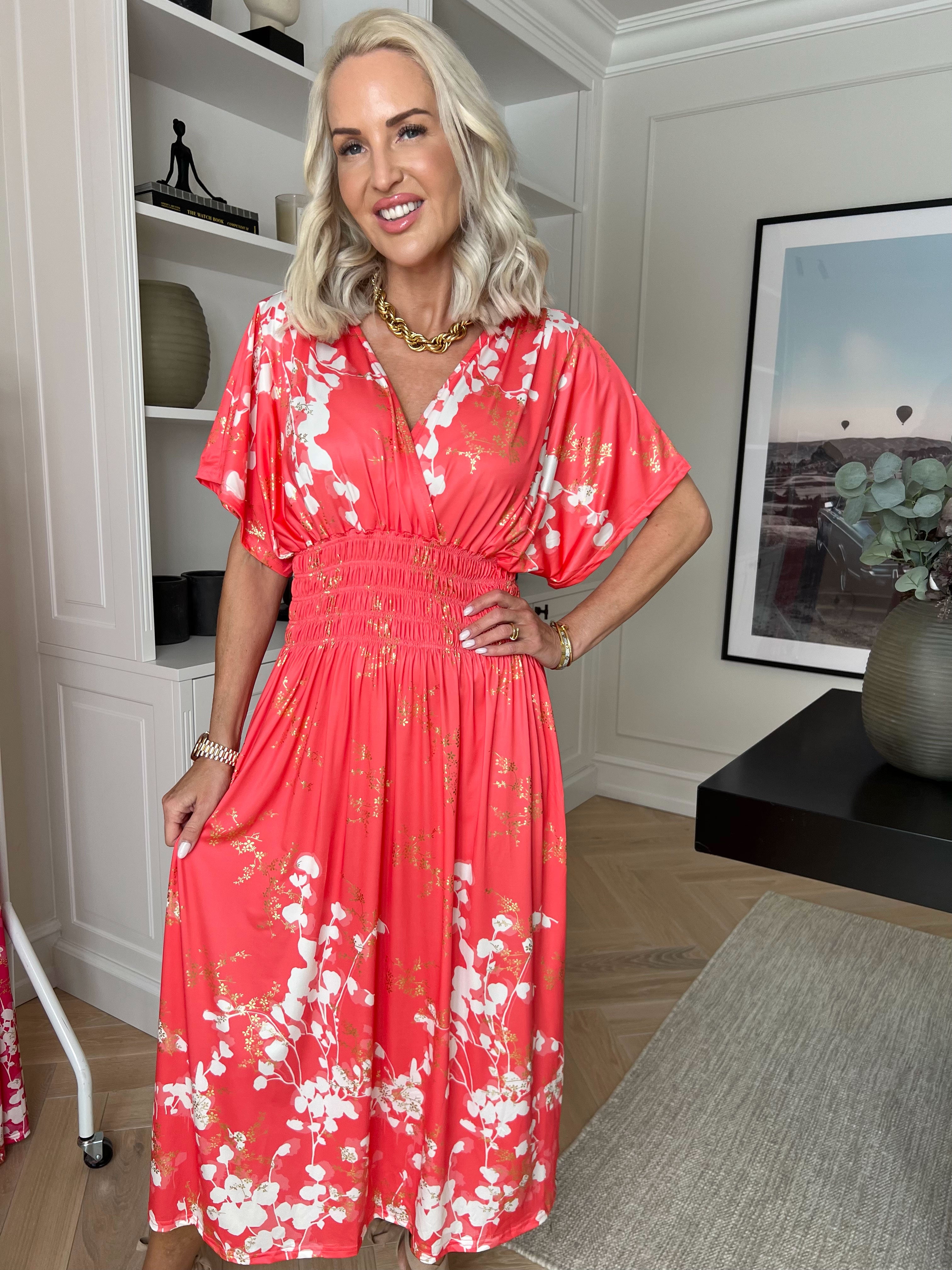 Pams Gilded Midi - Elastisk kjole med blomsterprint og guld blade.