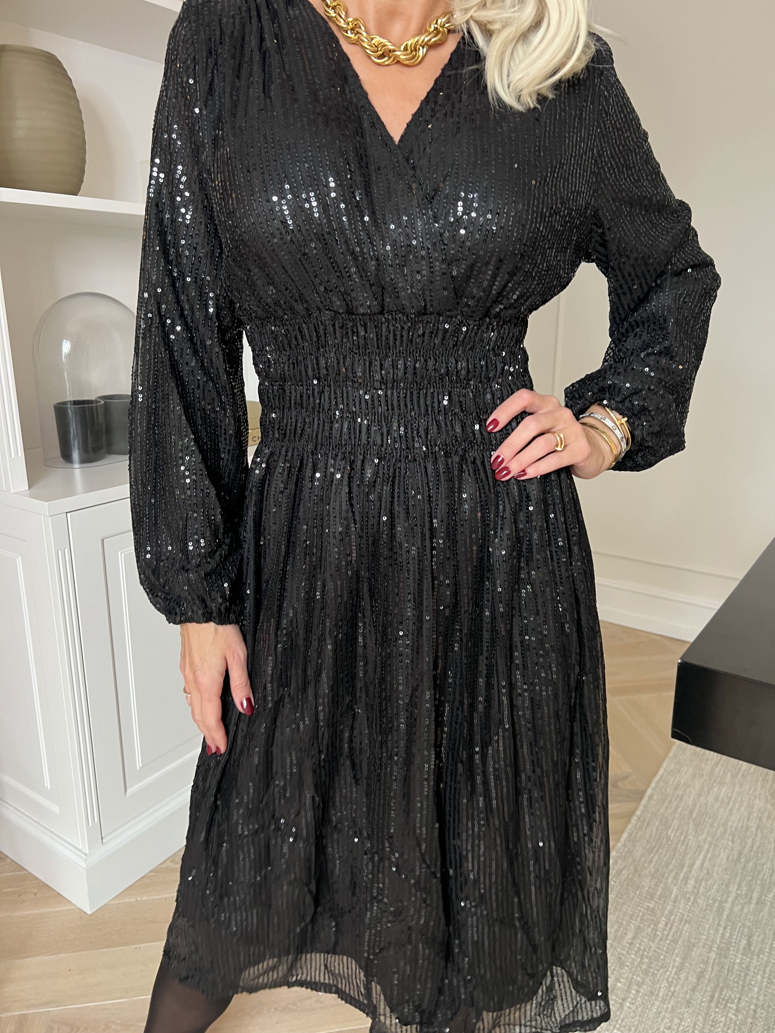 Pams Glitter Midi L/S - Smuk kjole med smock og pailletter