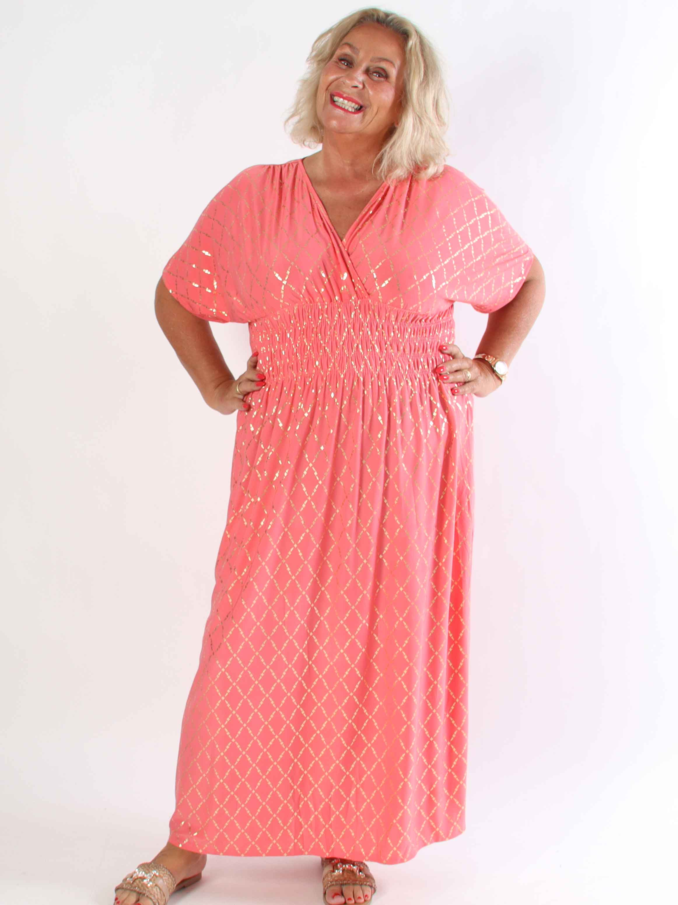 Pams Gold Check - Lang elastisk plus size kjole med guld detaljer