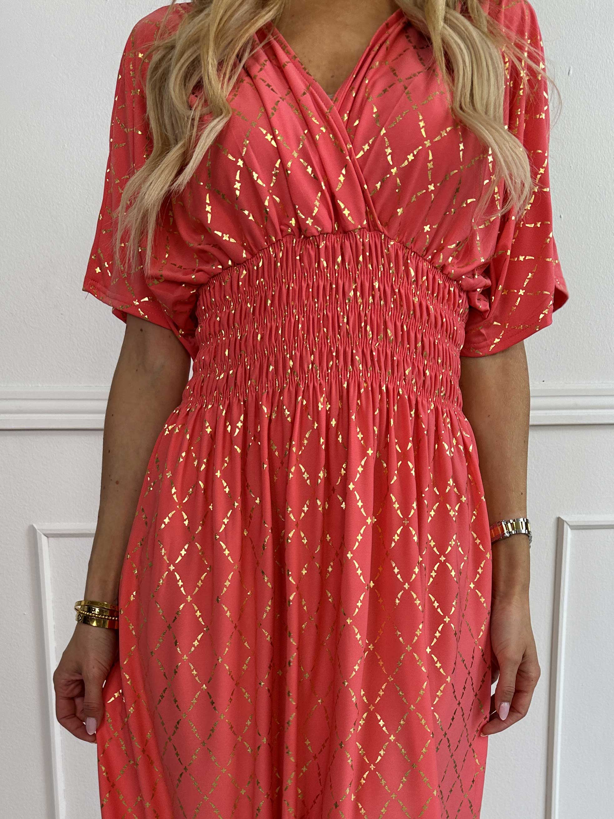 Pams Gold Check - Lang elastisk kjole med guld detaljer