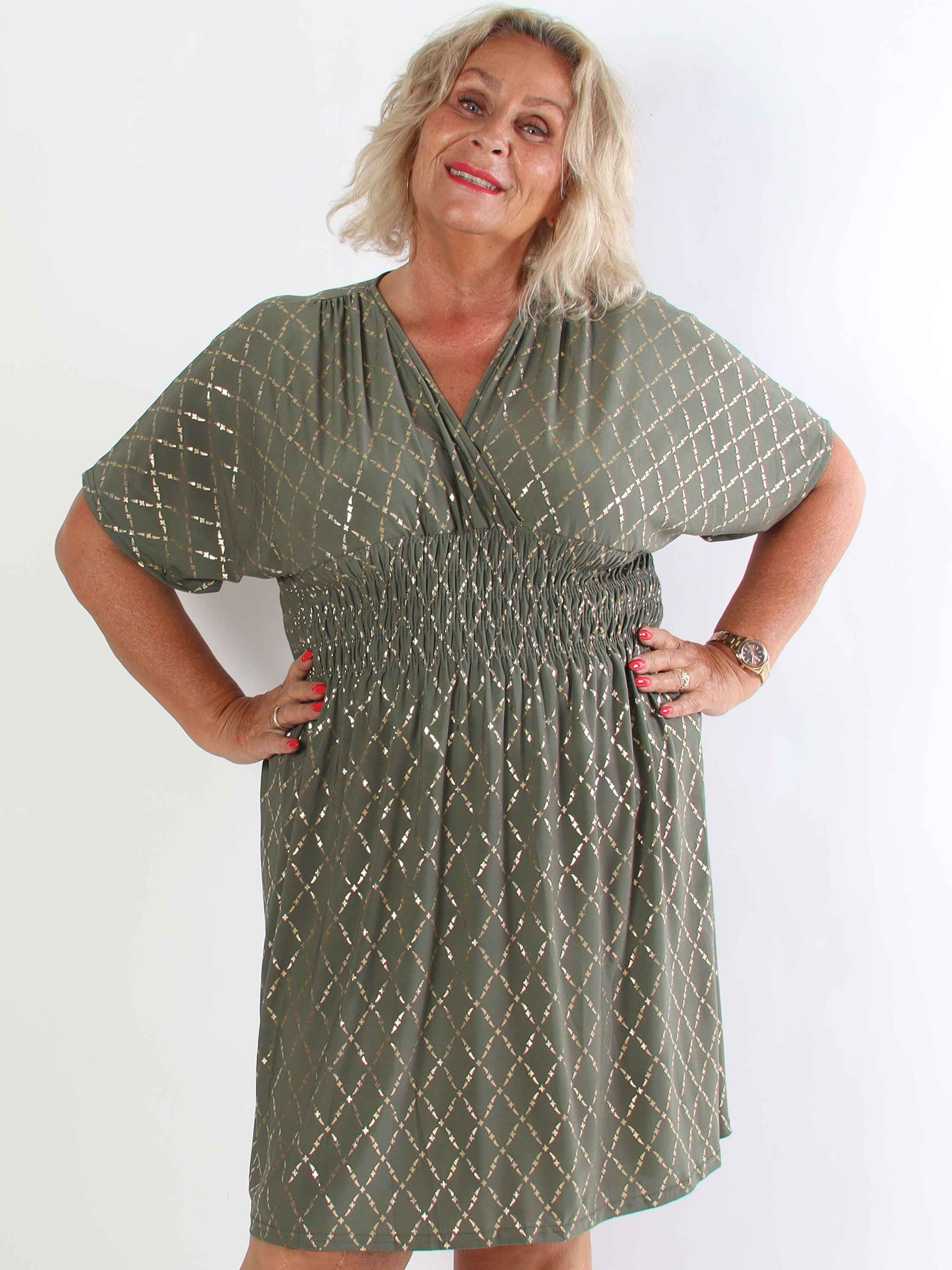 Pams Gold Check Short - Kort elastisk plus size kjole med guld detaljer