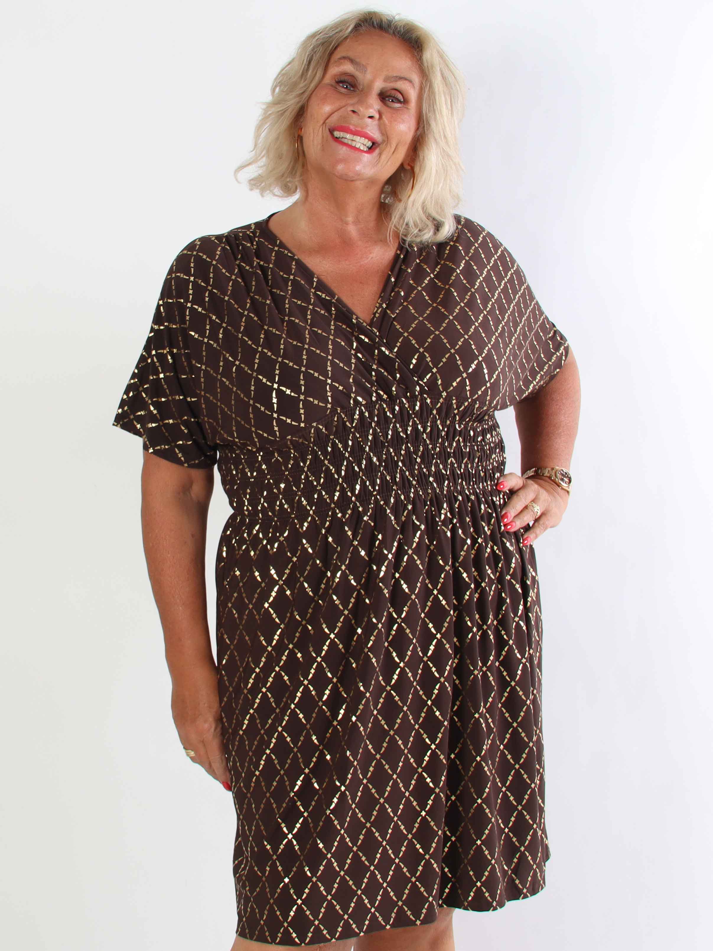 Pams Gold Check Short - Kort elastisk plus size kjole med guld detaljer