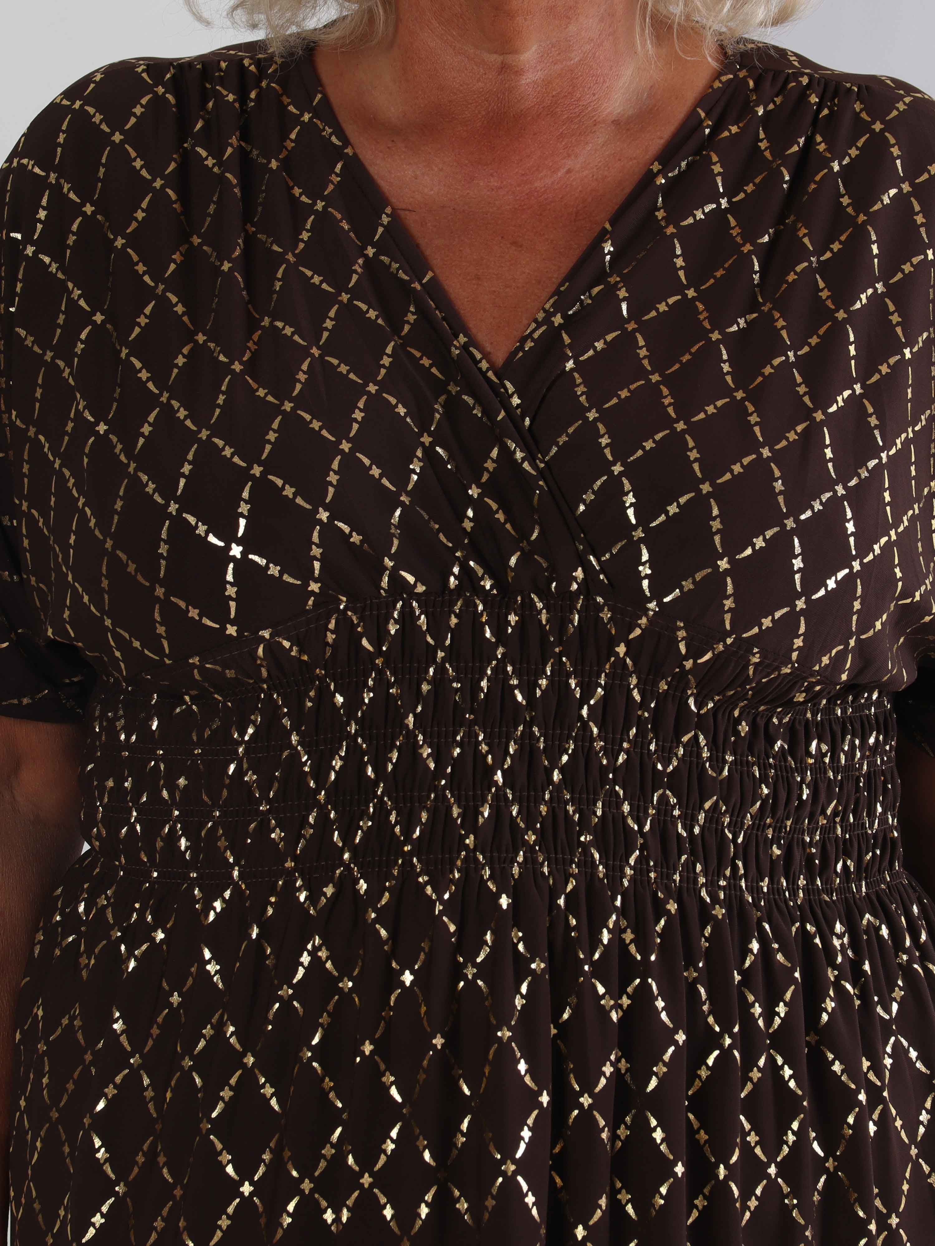 Pams Gold Check Short - Kort elastisk plus size kjole med guld detaljer