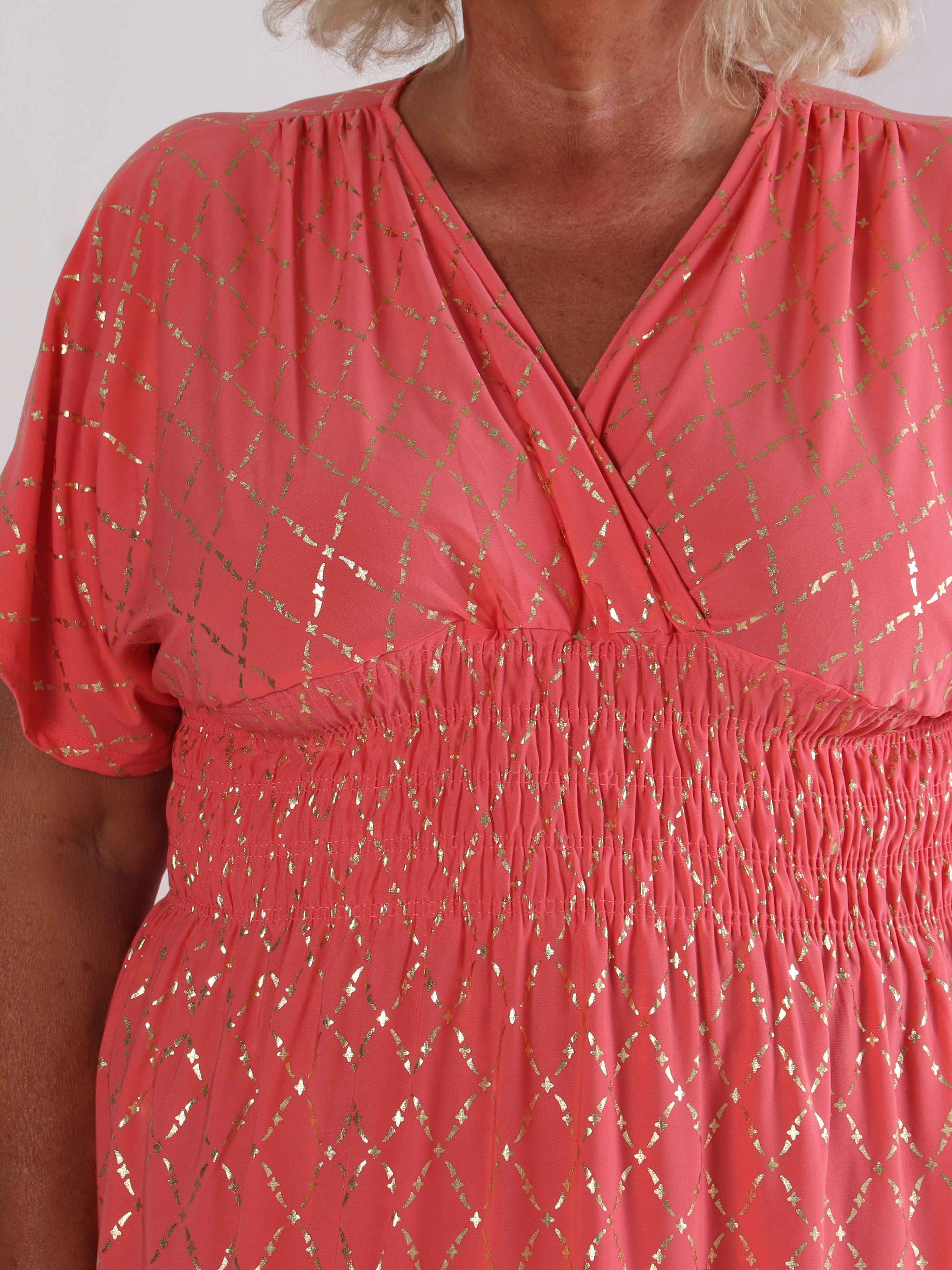 Pams Gold Check Short - Kort elastisk plus size kjole med guld detaljer