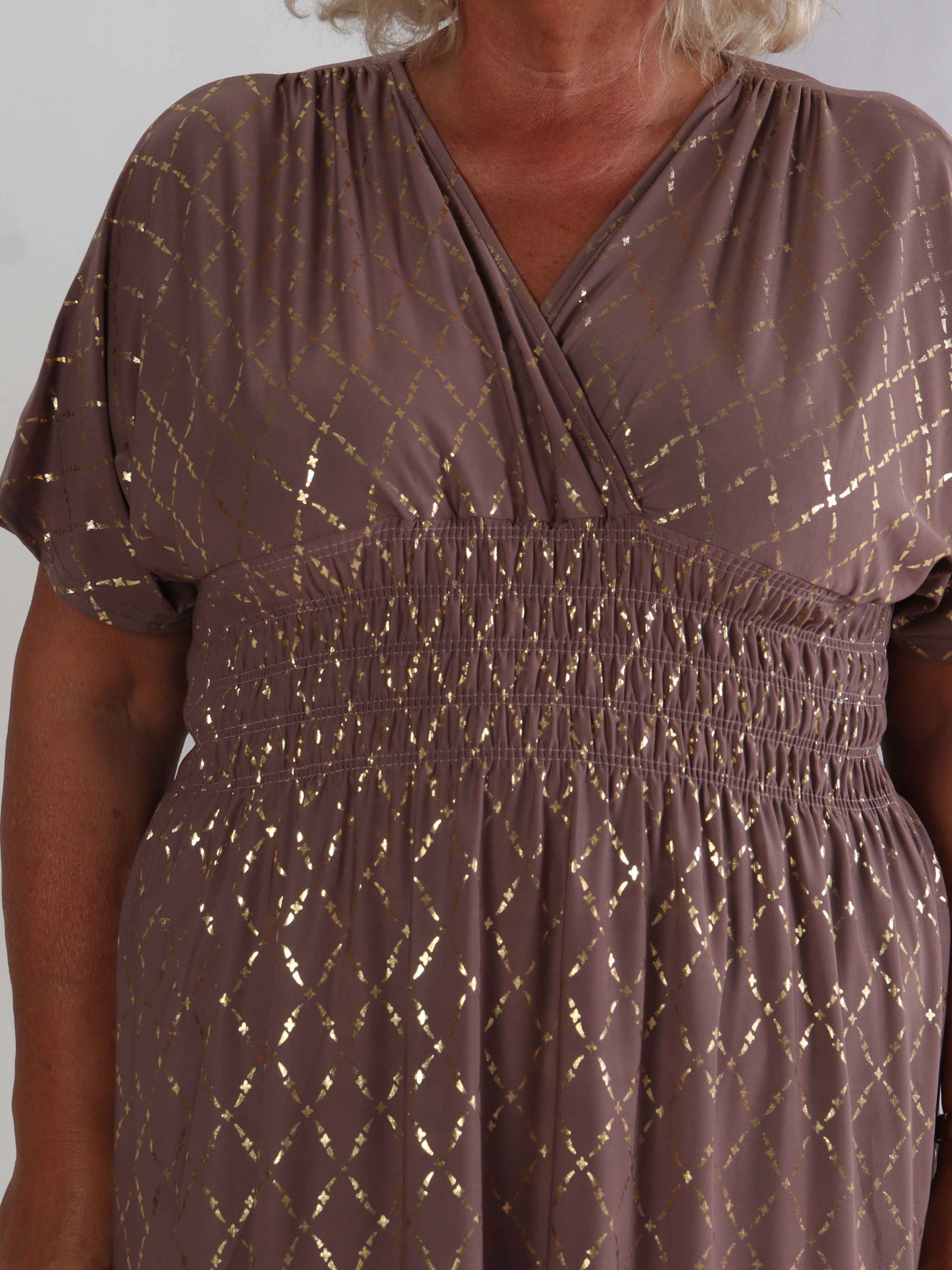 Pams Gold Check Short - Kort elastisk plus size kjole med guld detaljer