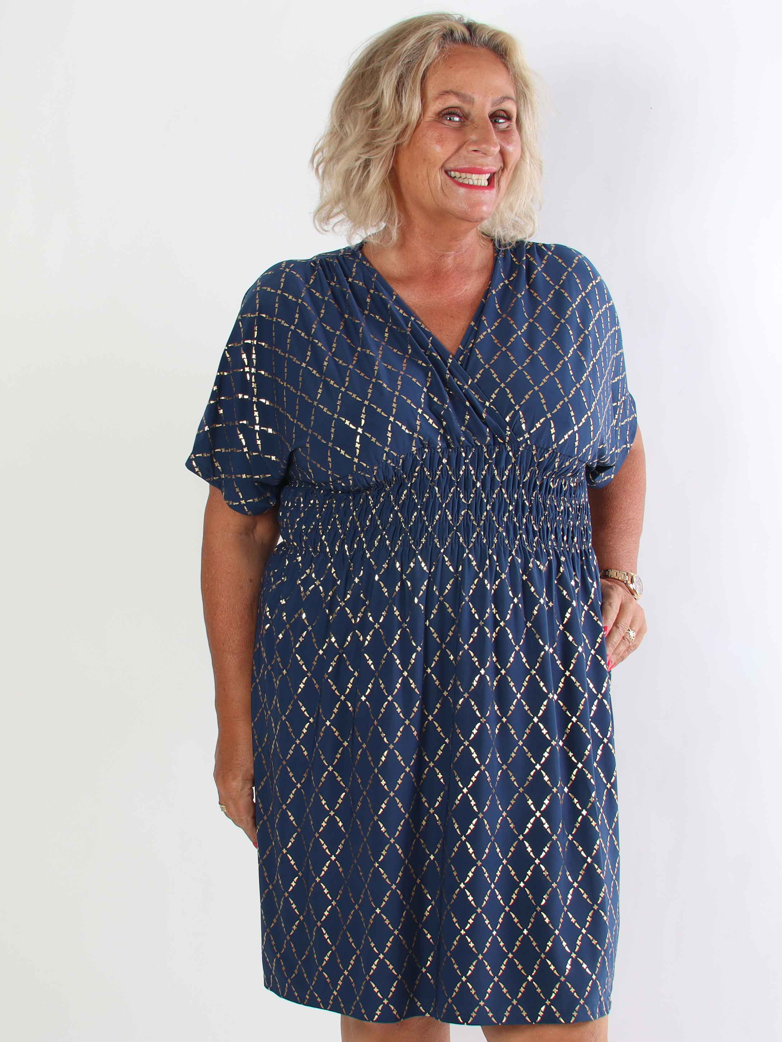 Pams Gold Check Short - Kort elastisk plus size kjole med guld detaljer