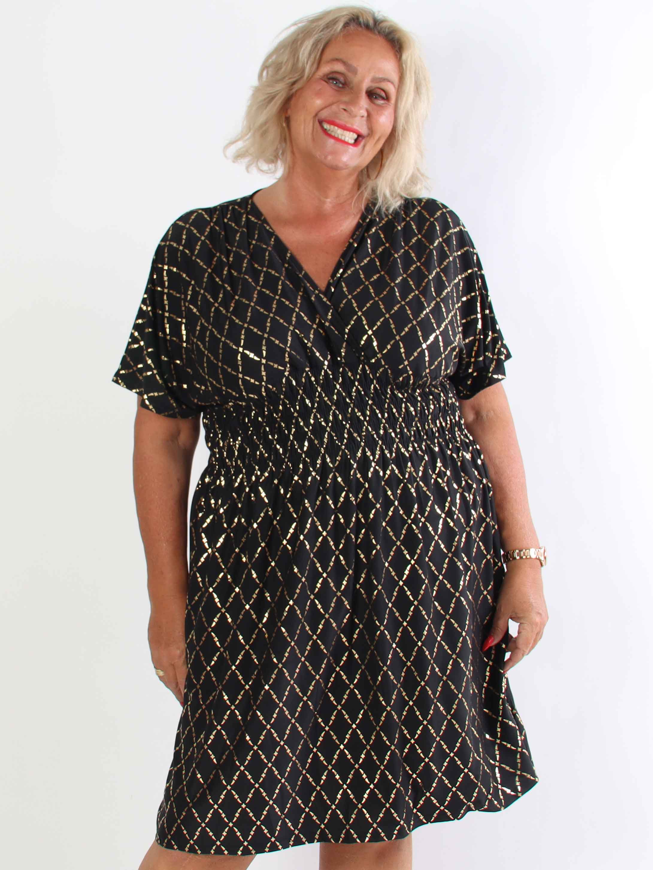 Pams Gold Check Short - Kort elastisk plus size kjole med guld detaljer