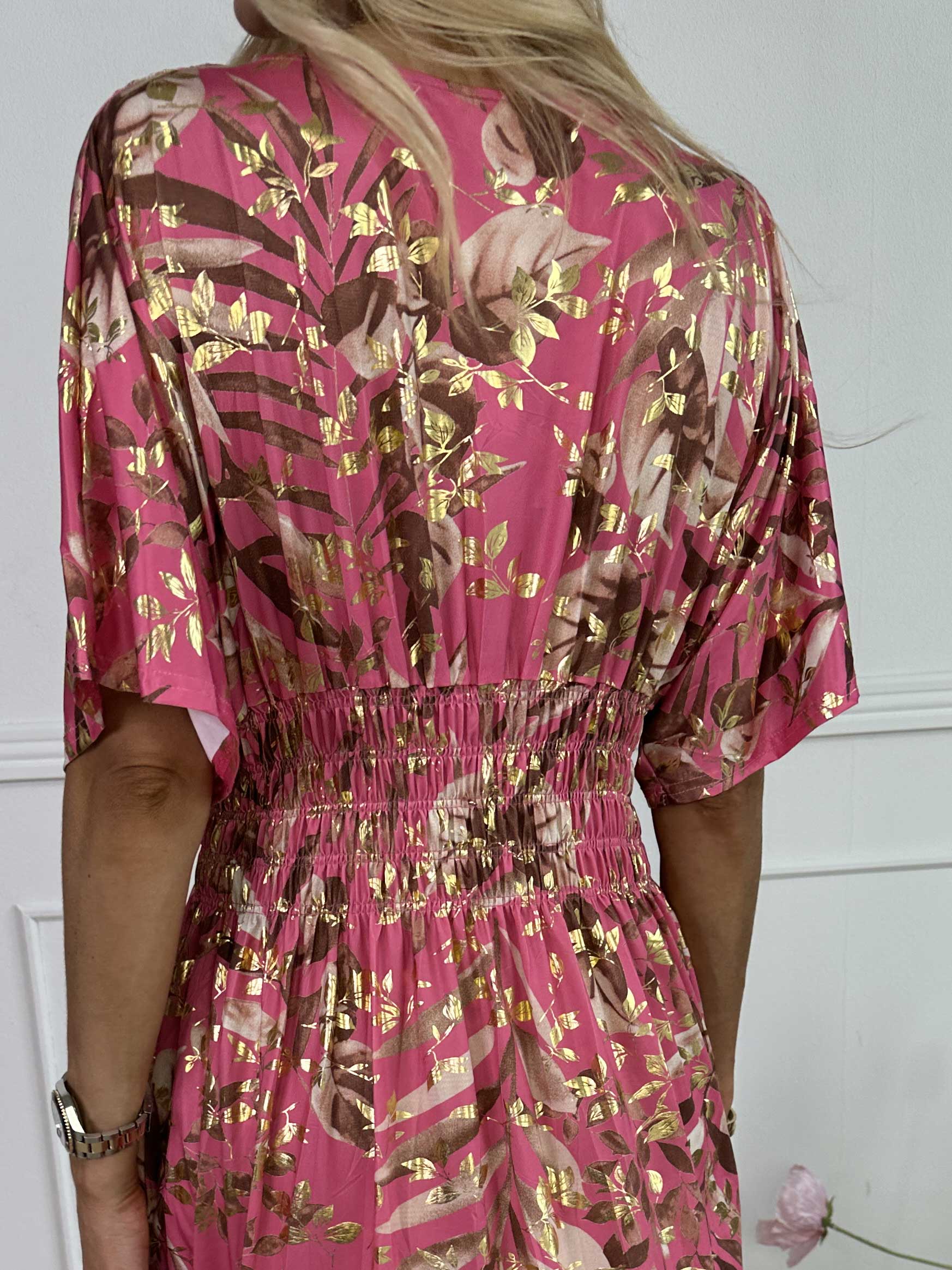 Pams Gold Leaf - Lang elastisk kjole med blomsterprint og guld detaljer