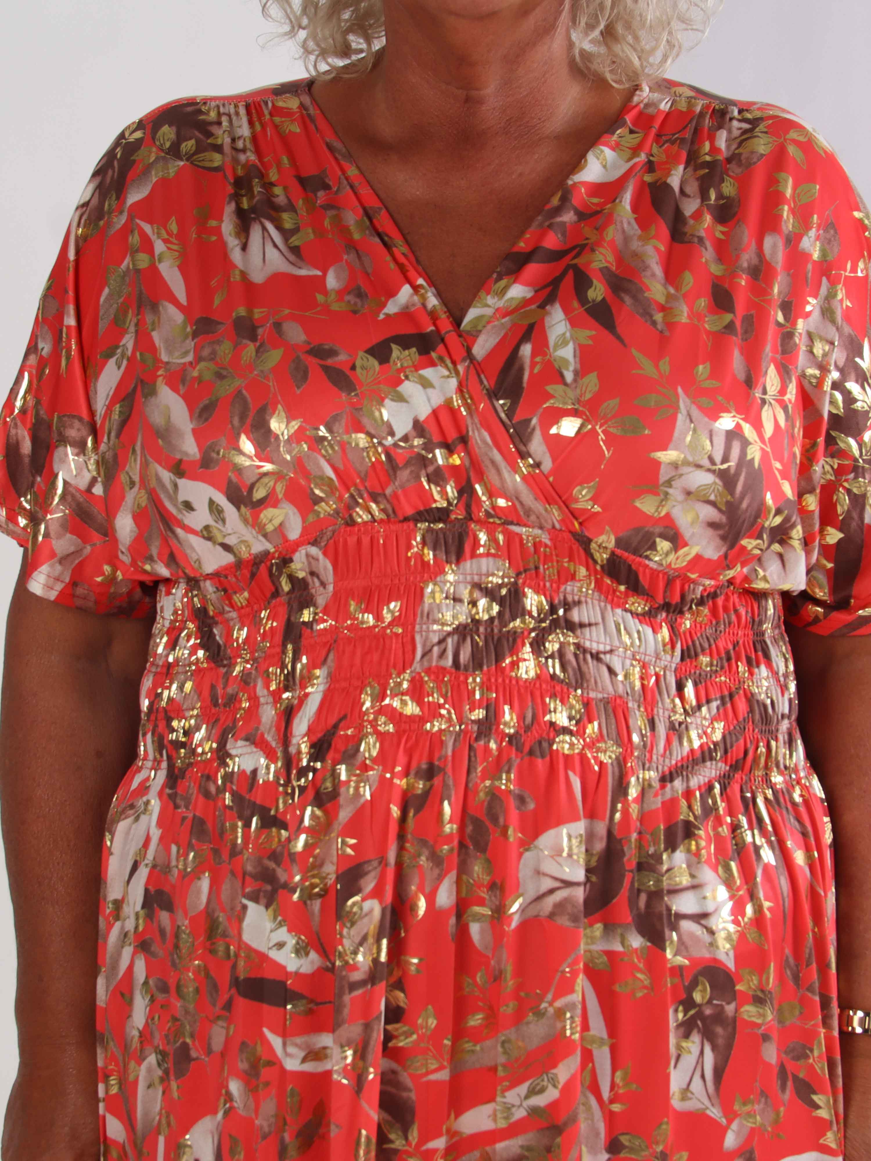 Pams Gold Leaf Short - Plus size kjole med blomsterprint og guld detaljer