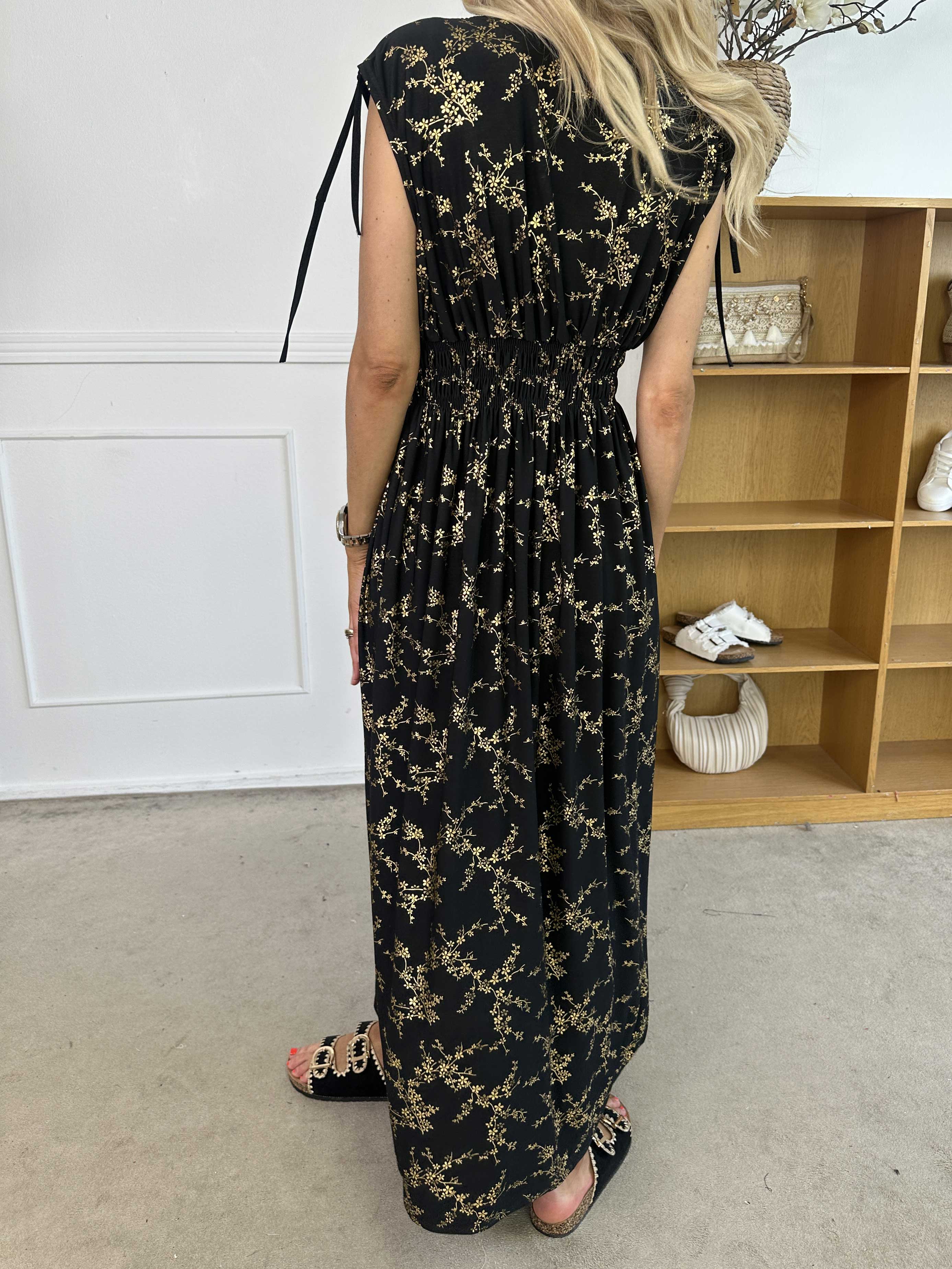 Pams Gold Sleeveless - Lang elastisk kjole med guld print