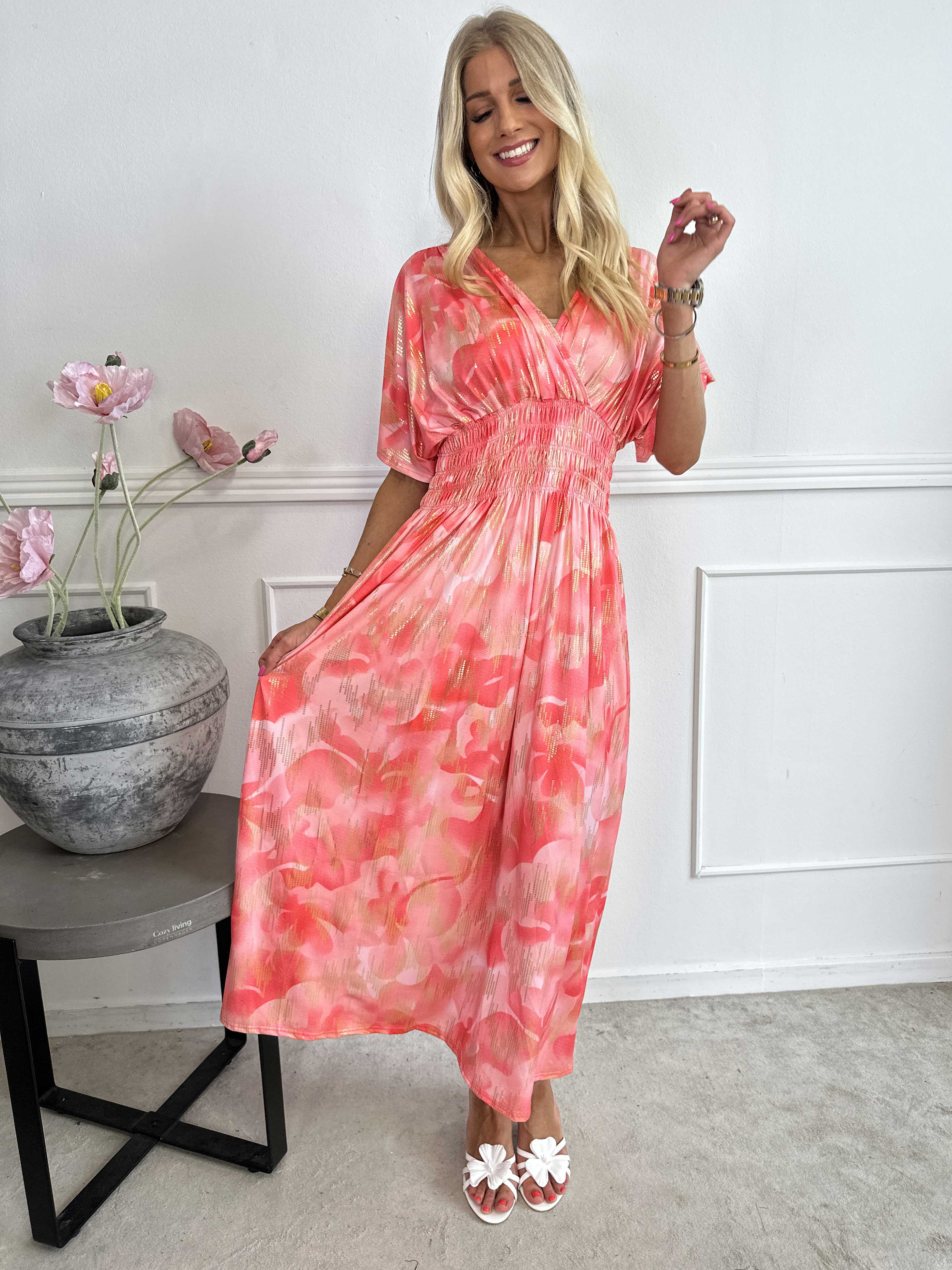 Pams Glamorous - Lang elastisk kjole med fine guld detaljer