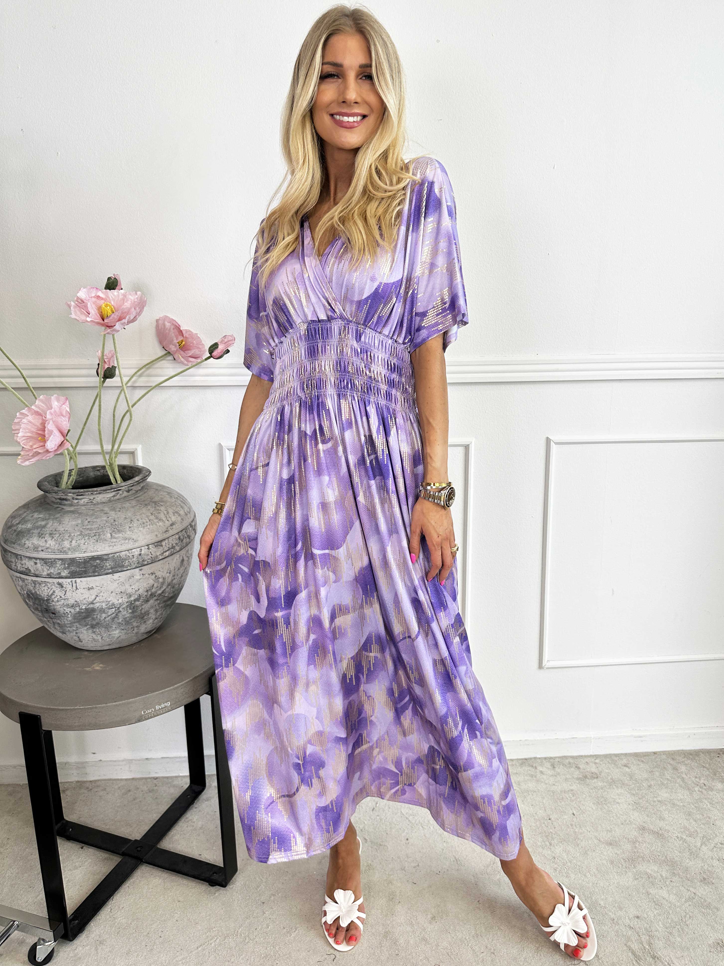 Pams Glamorous - Lang elastisk kjole med fine guld detaljer