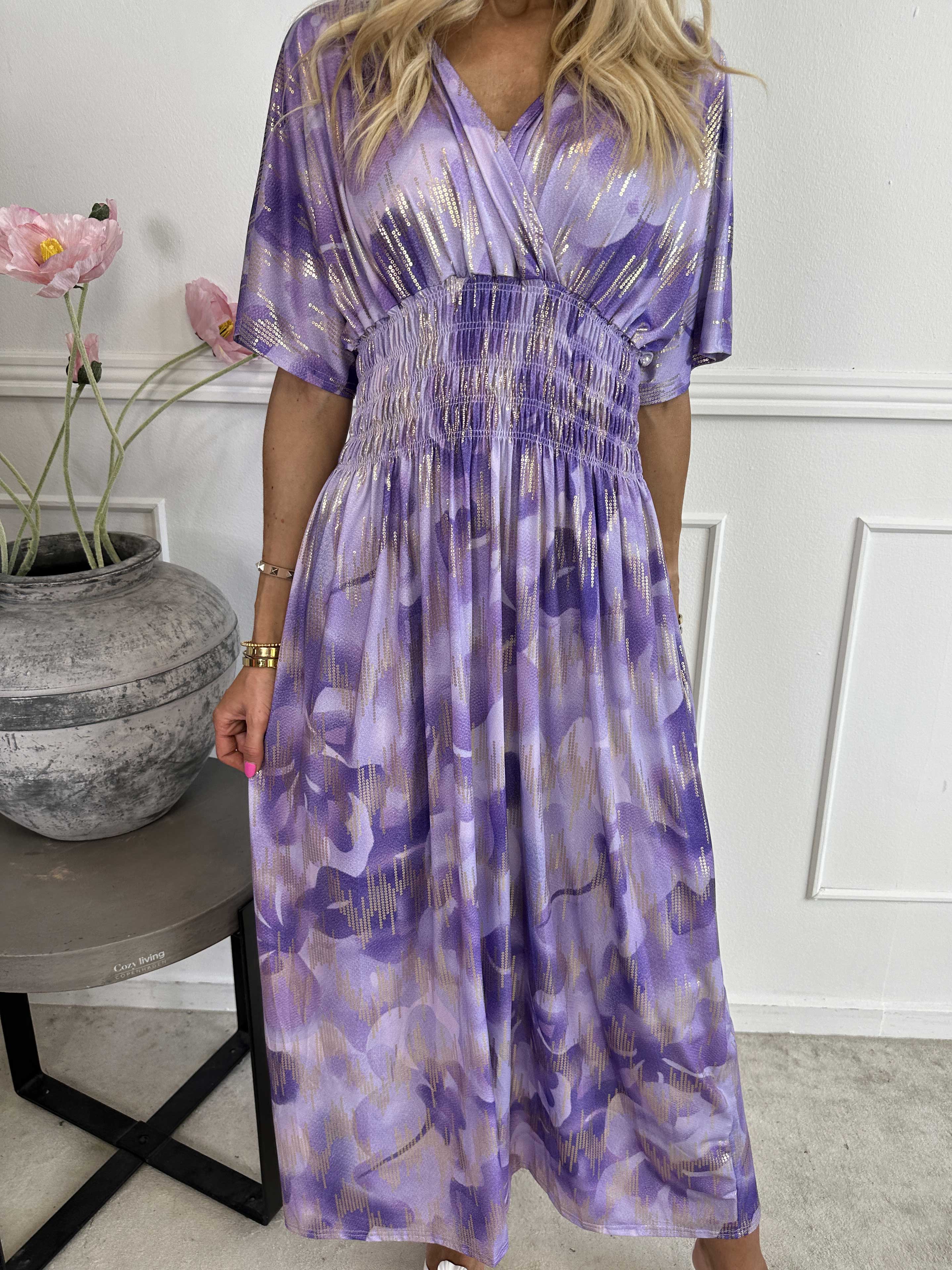 Pams Glamorous - Lang elastisk kjole med fine guld detaljer