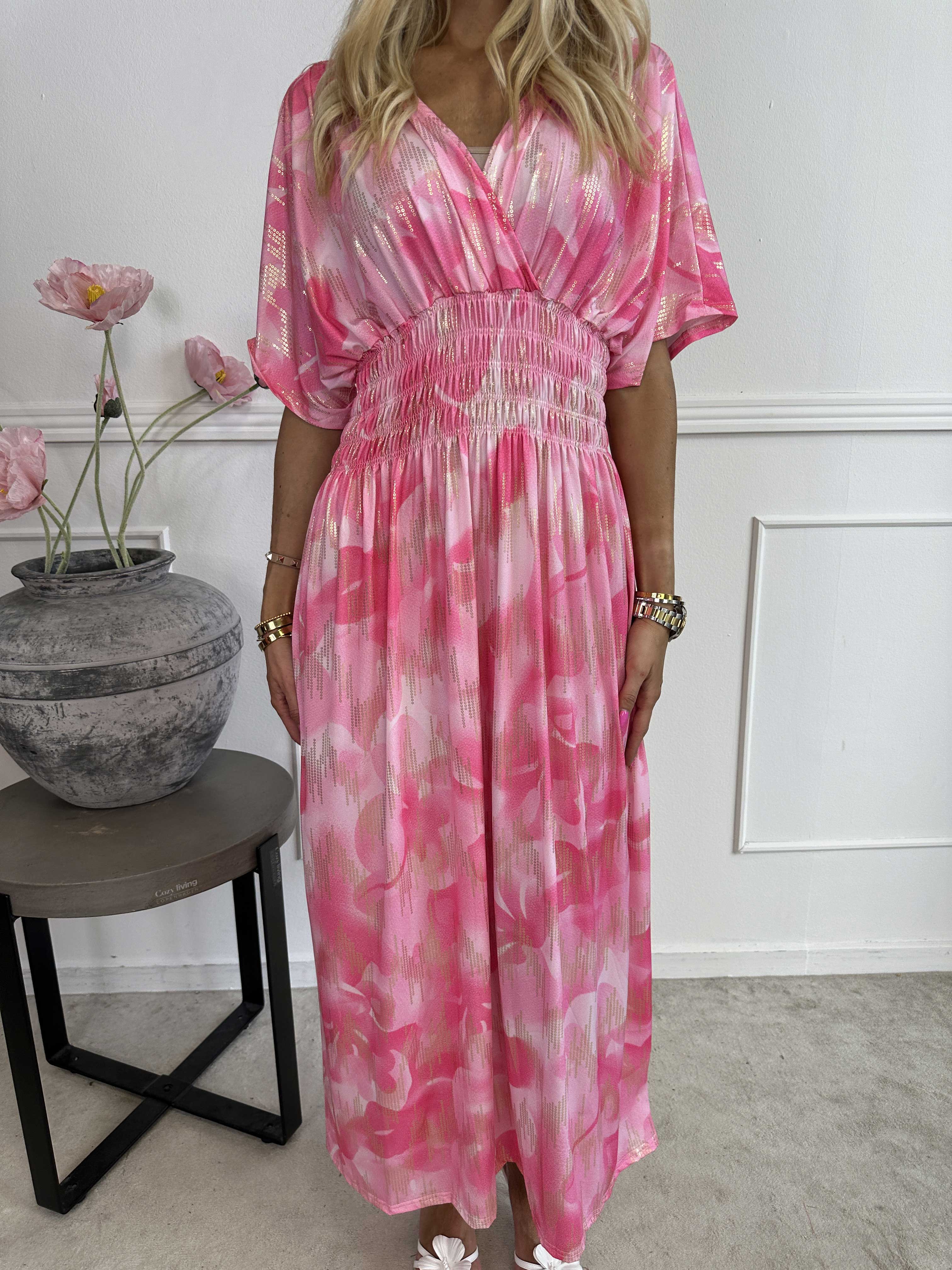 Pams Glamorous - Lang elastisk kjole med fine guld detaljer