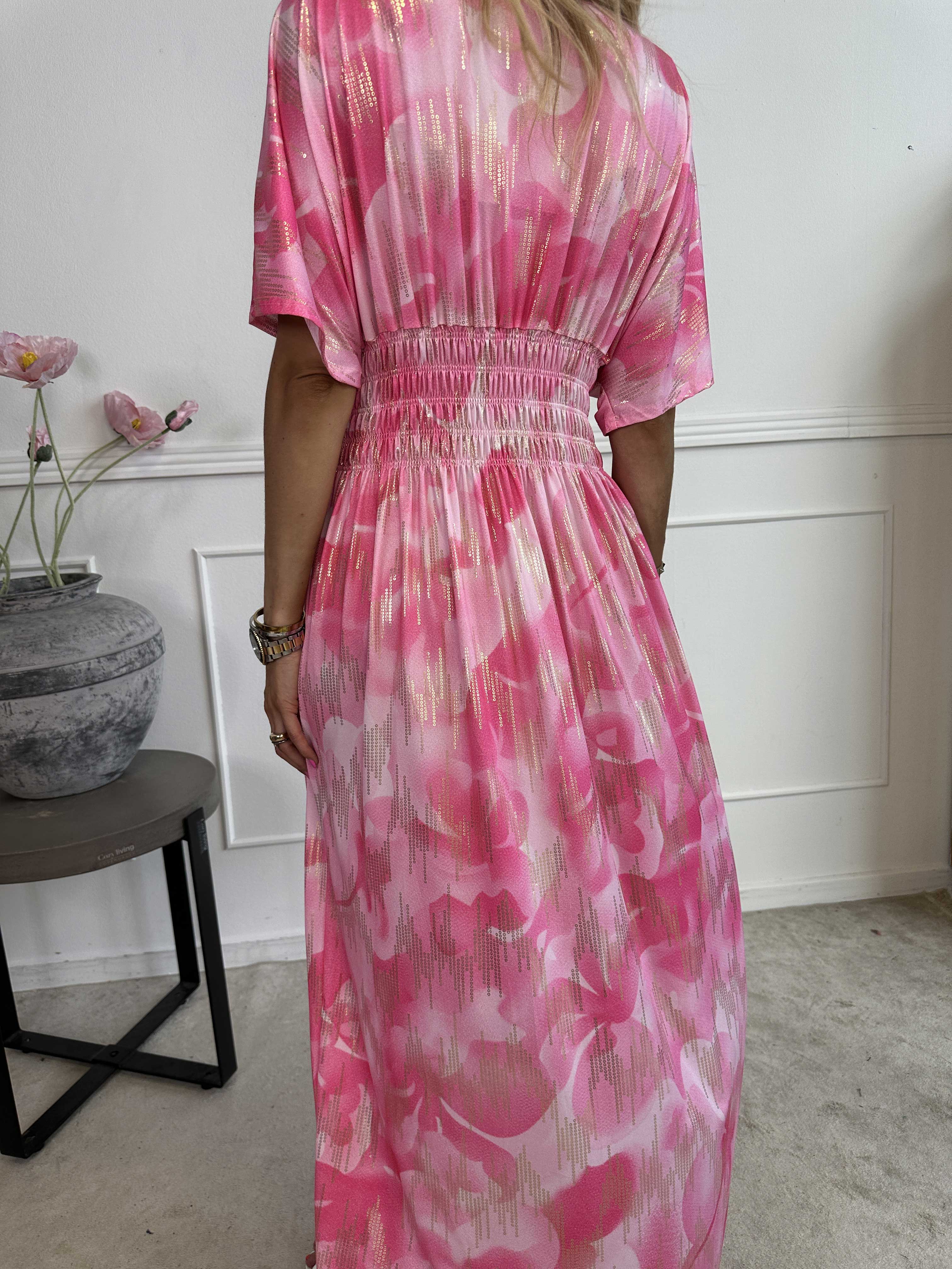 Pams Glamorous - Lang elastisk kjole med fine guld detaljer