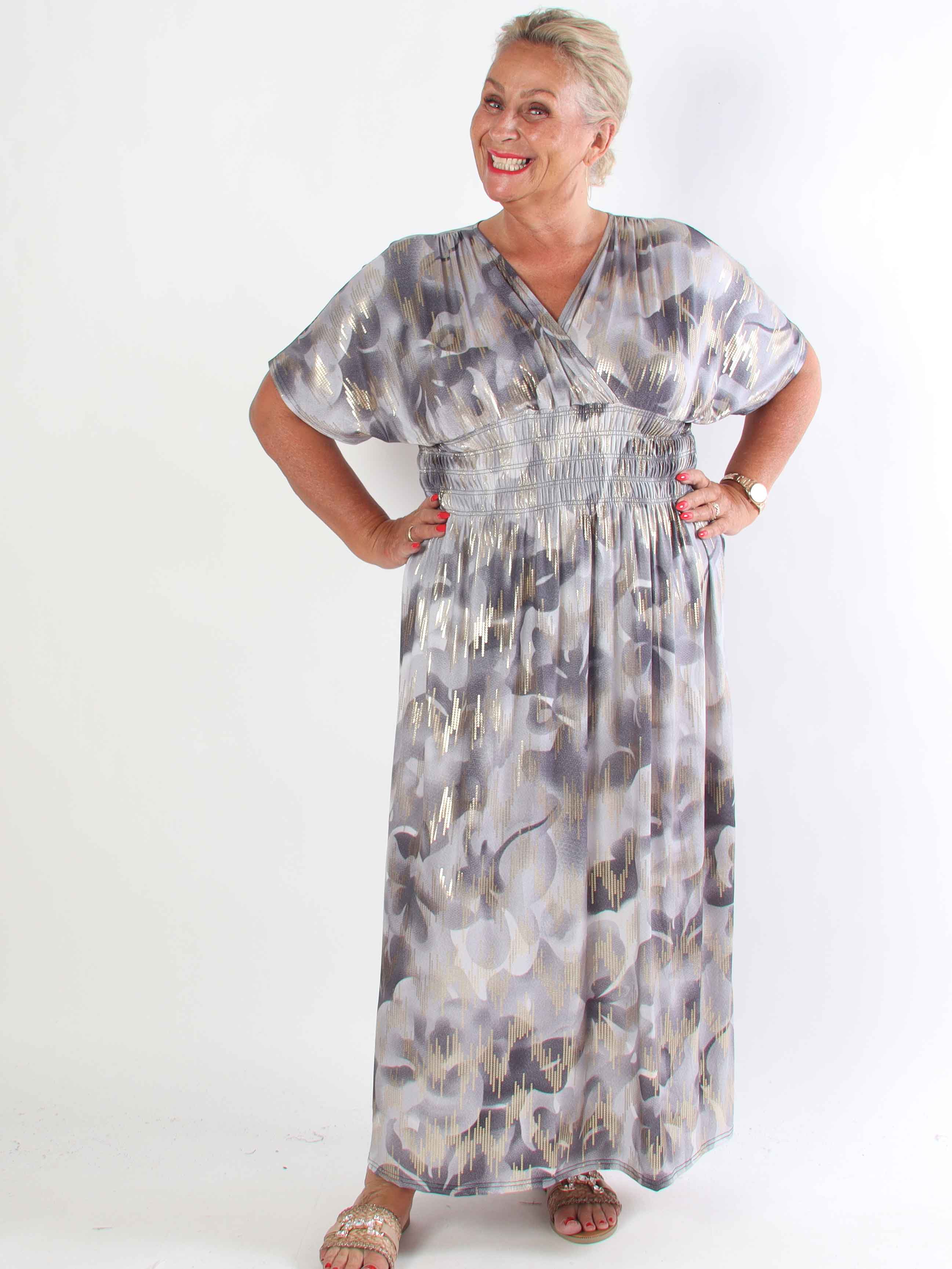 Pams Glamorous - Plus size elastisk kjole med fine guld detaljer