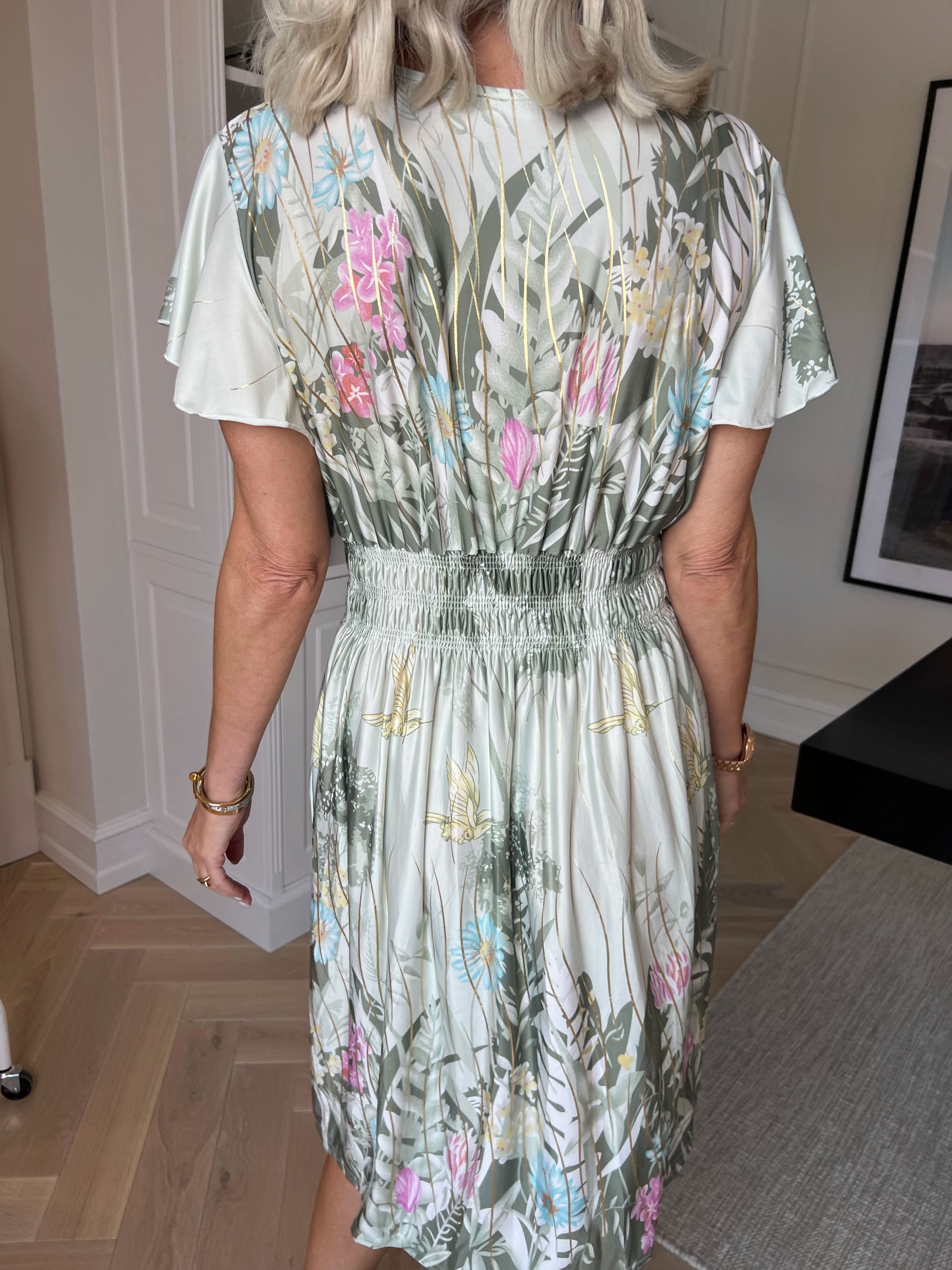 Pams Hummingbird Short - Kort elastisk kjole med fuglemotiver, guld detaljer og lommer