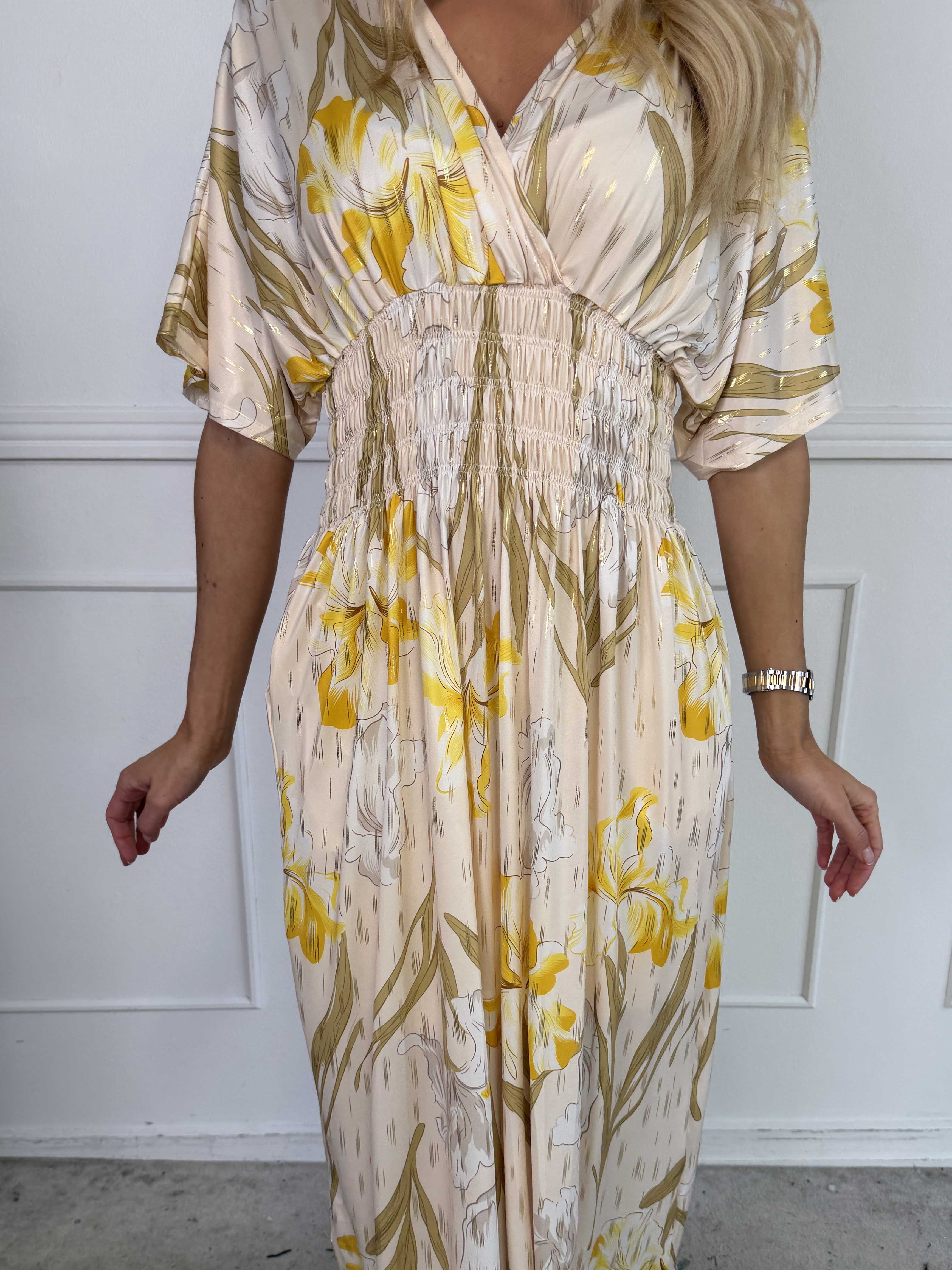 Pams Kvitka - Lang elastisk blomstret kjole med guld detaljer og lommer