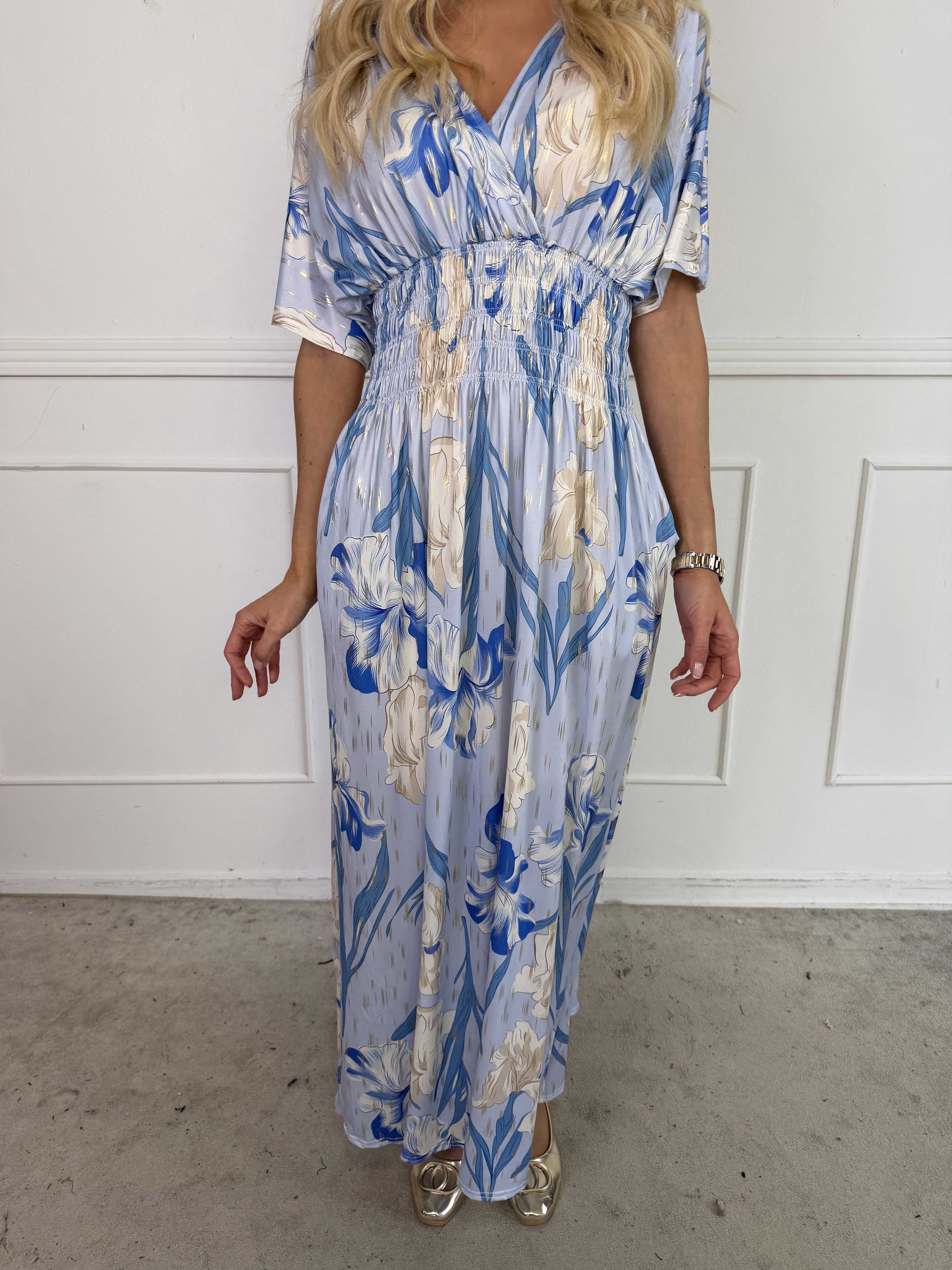 Pams Kvitka - Lang elastisk blomstret kjole med guld detaljer og lommer