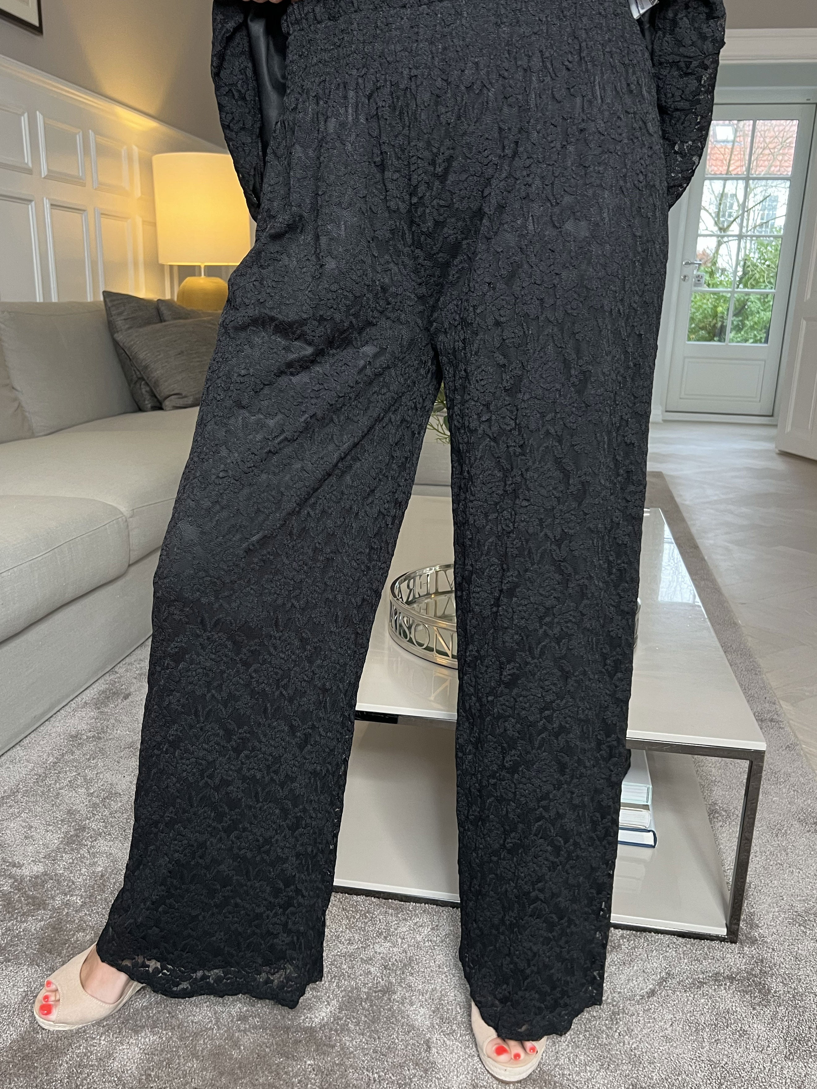 Pams Lace Pants - Løse elastiske blondebukser