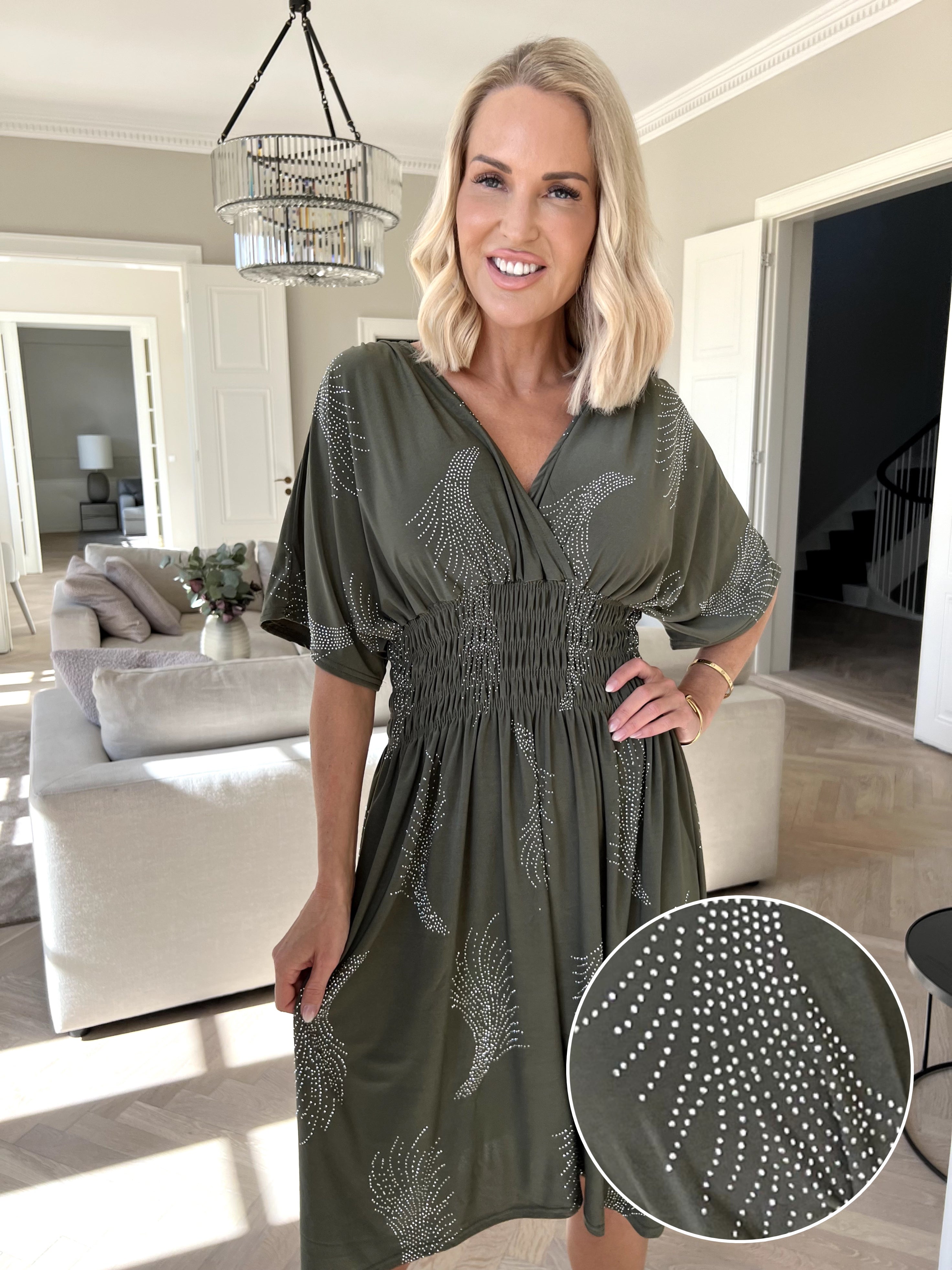 Pams Leaf Crystal Short - Elastisk kjole med mønster af similisten