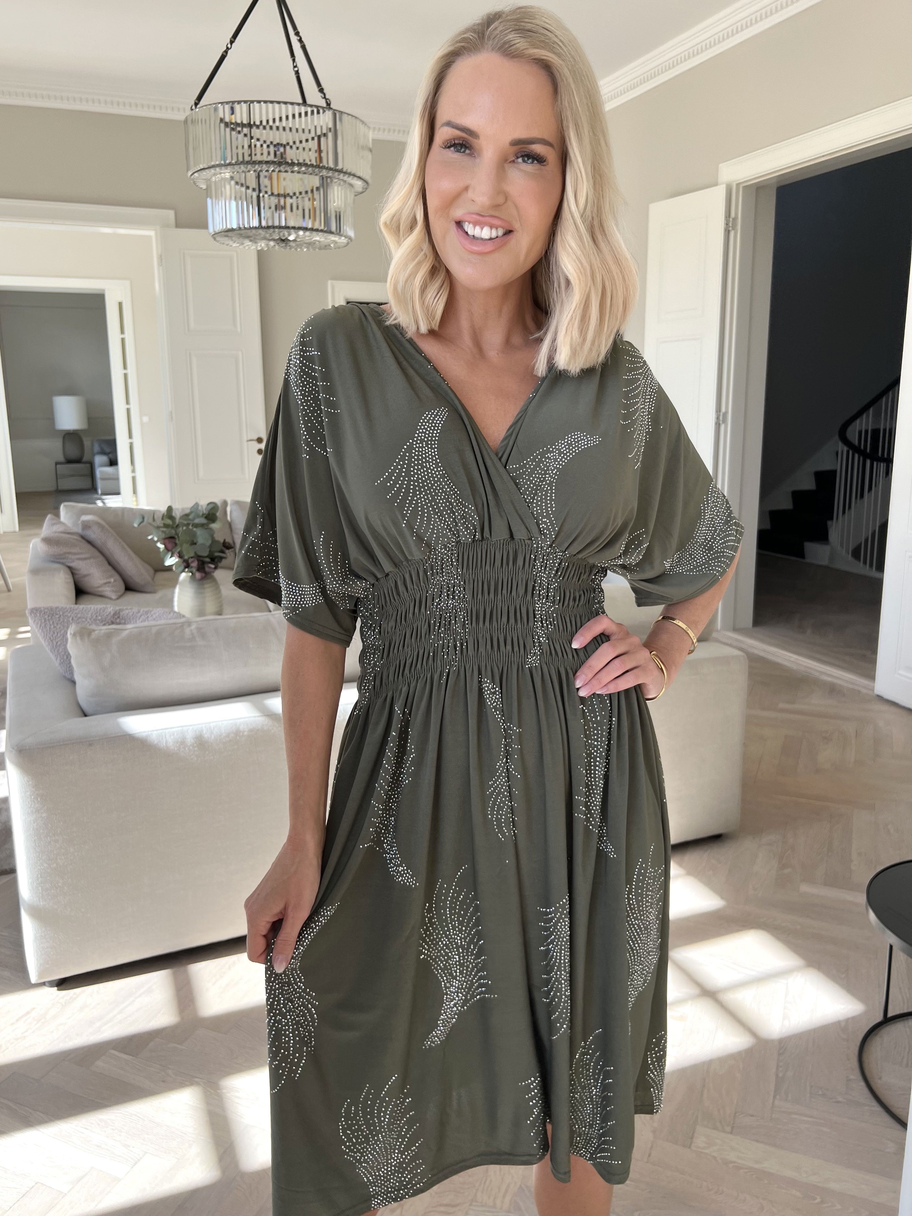 Pams Leaf Crystal Short - Elastisk kjole med mønster af similisten