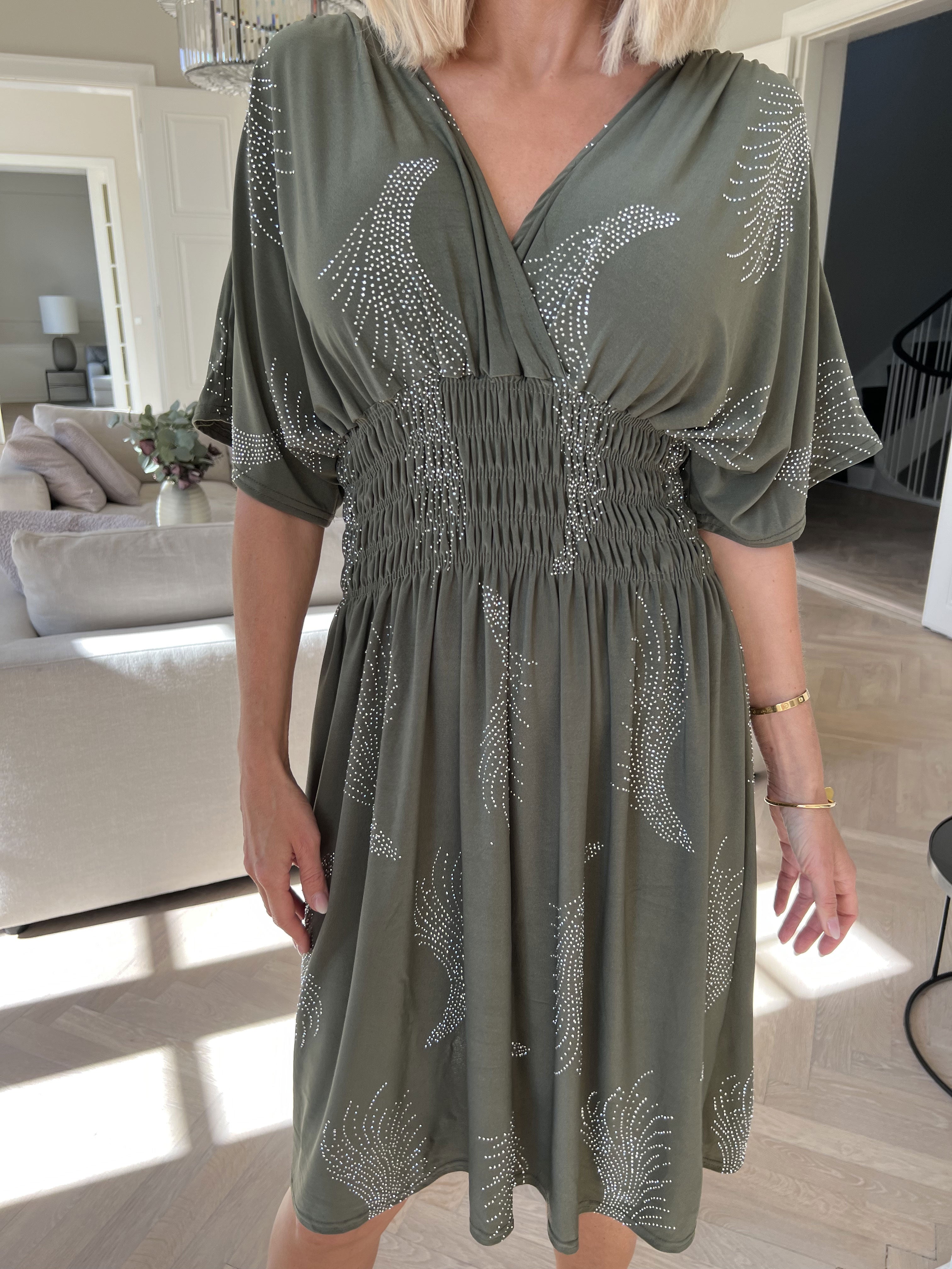 Pams Leaf Crystal Short - Elastisk kjole med mønster af similisten