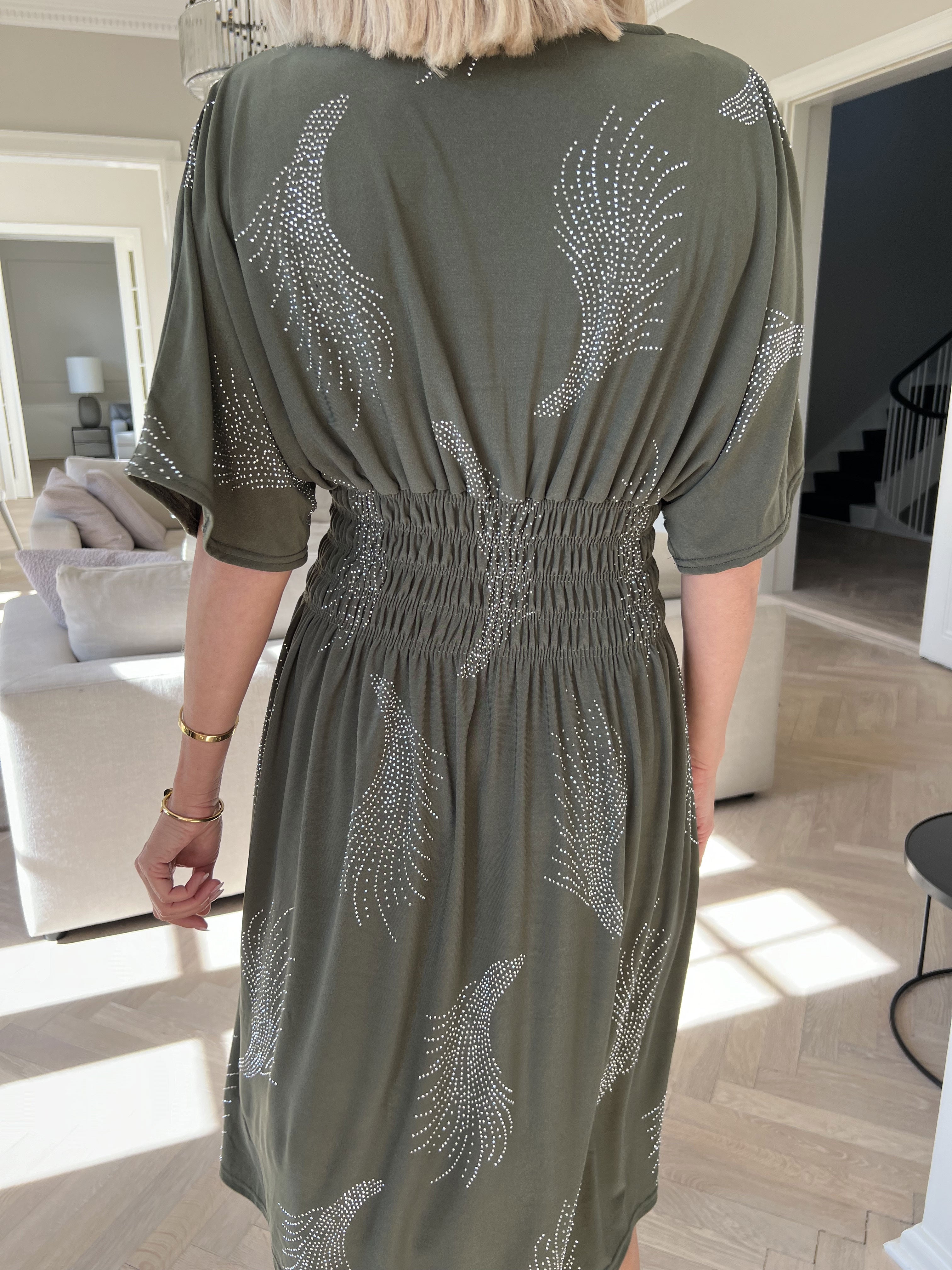 Pams Leaf Crystal Short - Elastisk kjole med mønster af similisten