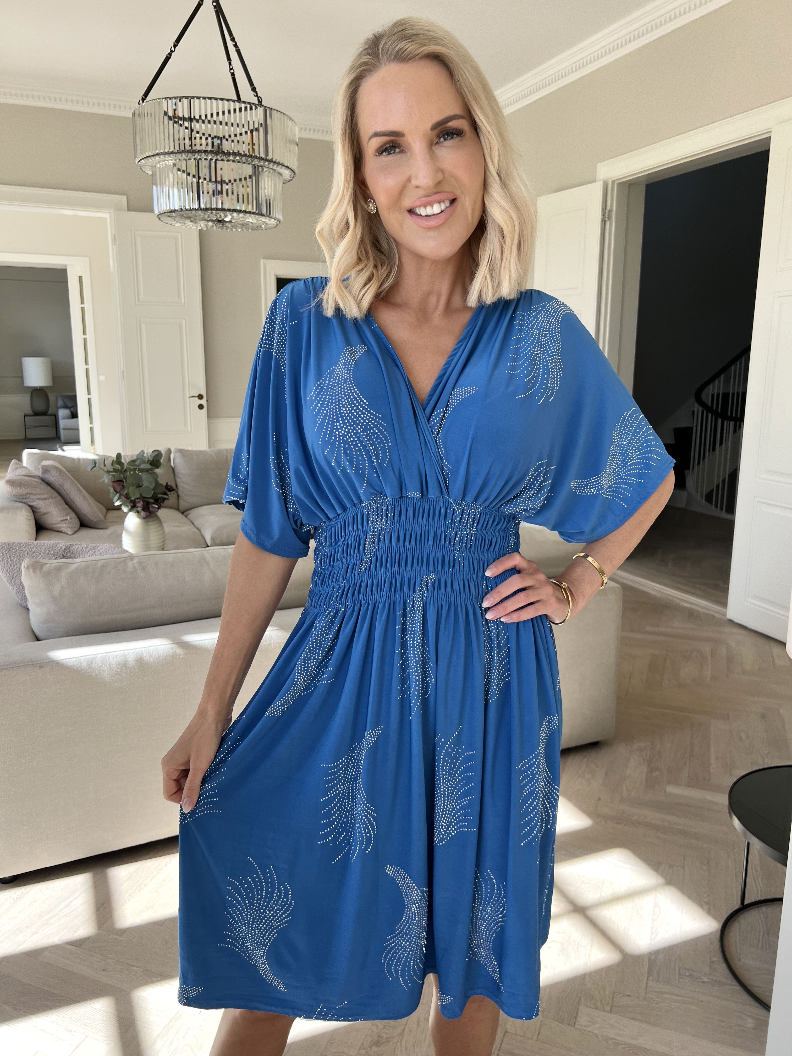 Pams Leaf Crystal Short - Elastisk kjole med mønster af similisten